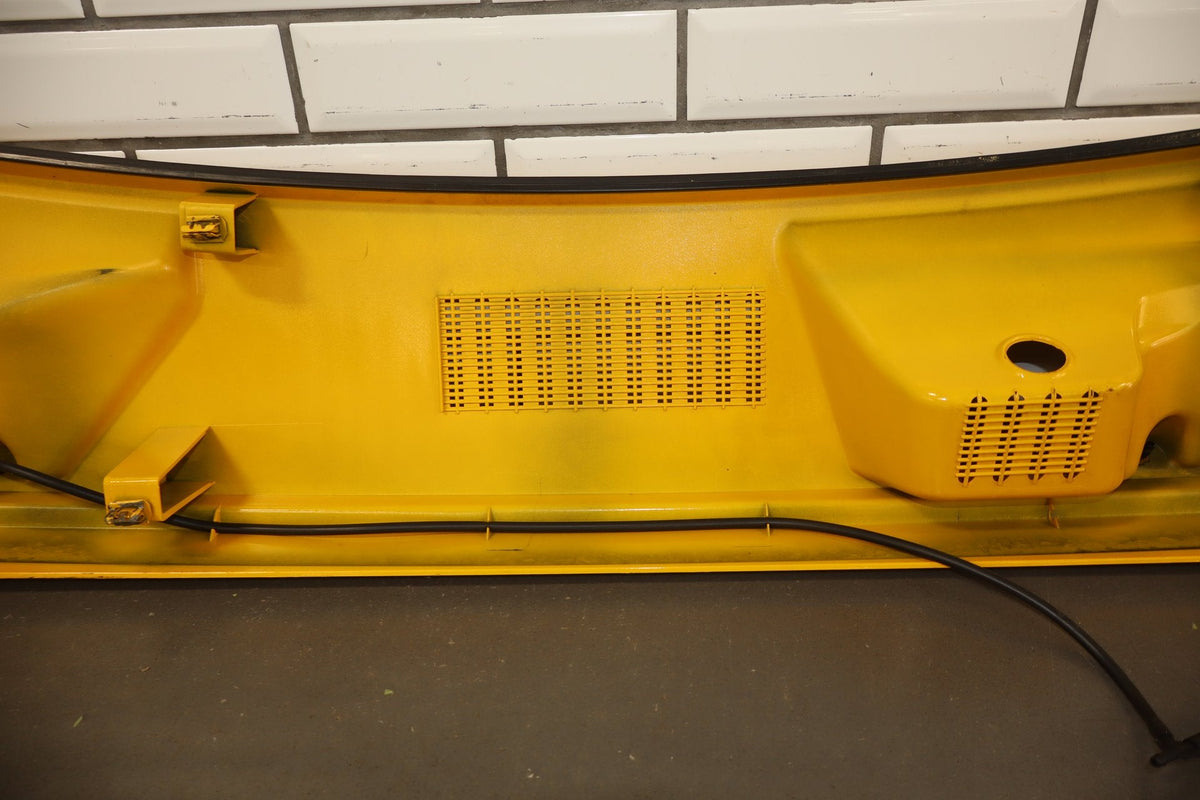 2003-2009 Hummer H2- Center Cowl Vent Panel Yellow 41 19256401