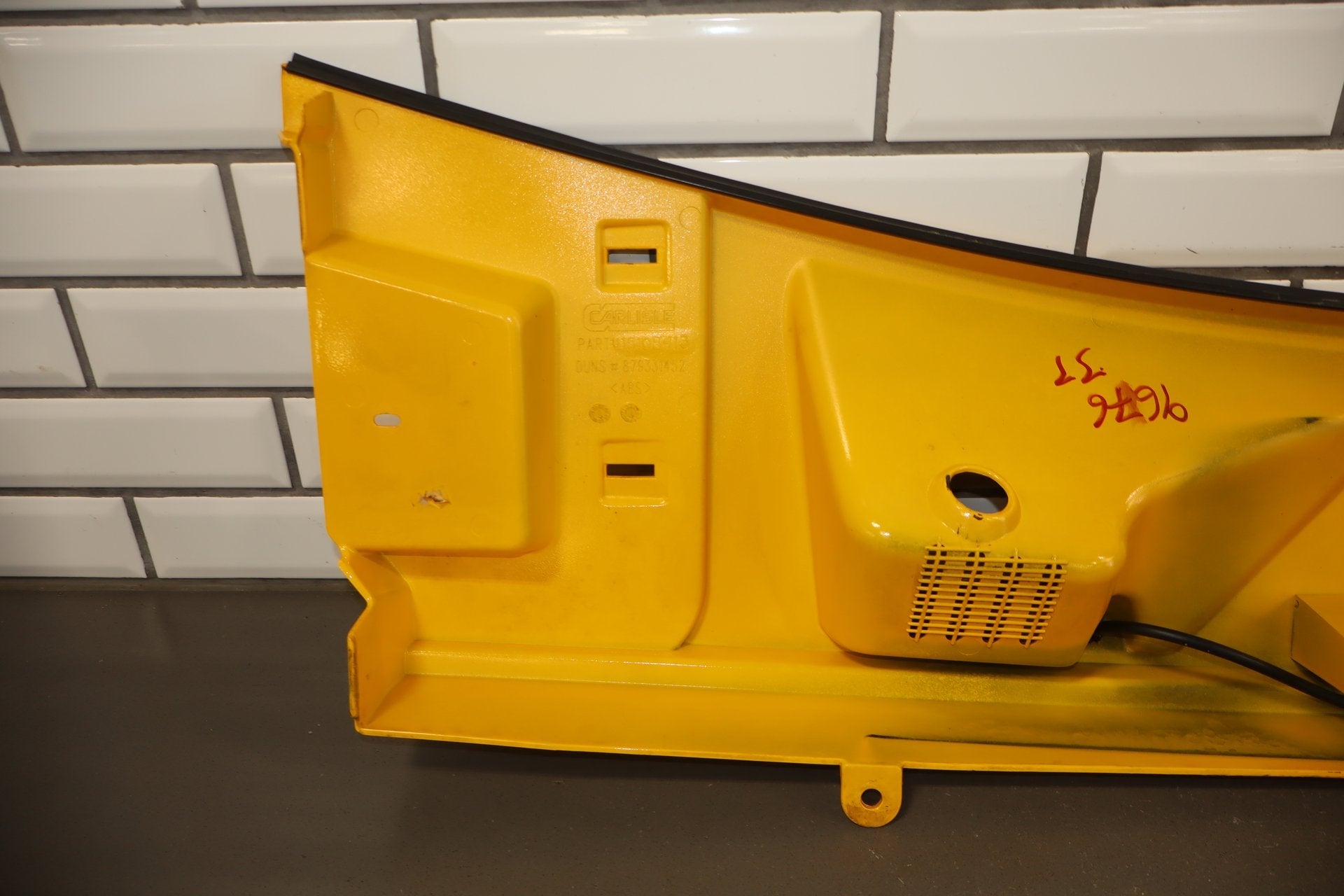 2003-2009 Hummer H2- Center Cowl Vent Panel Yellow 41 19256401