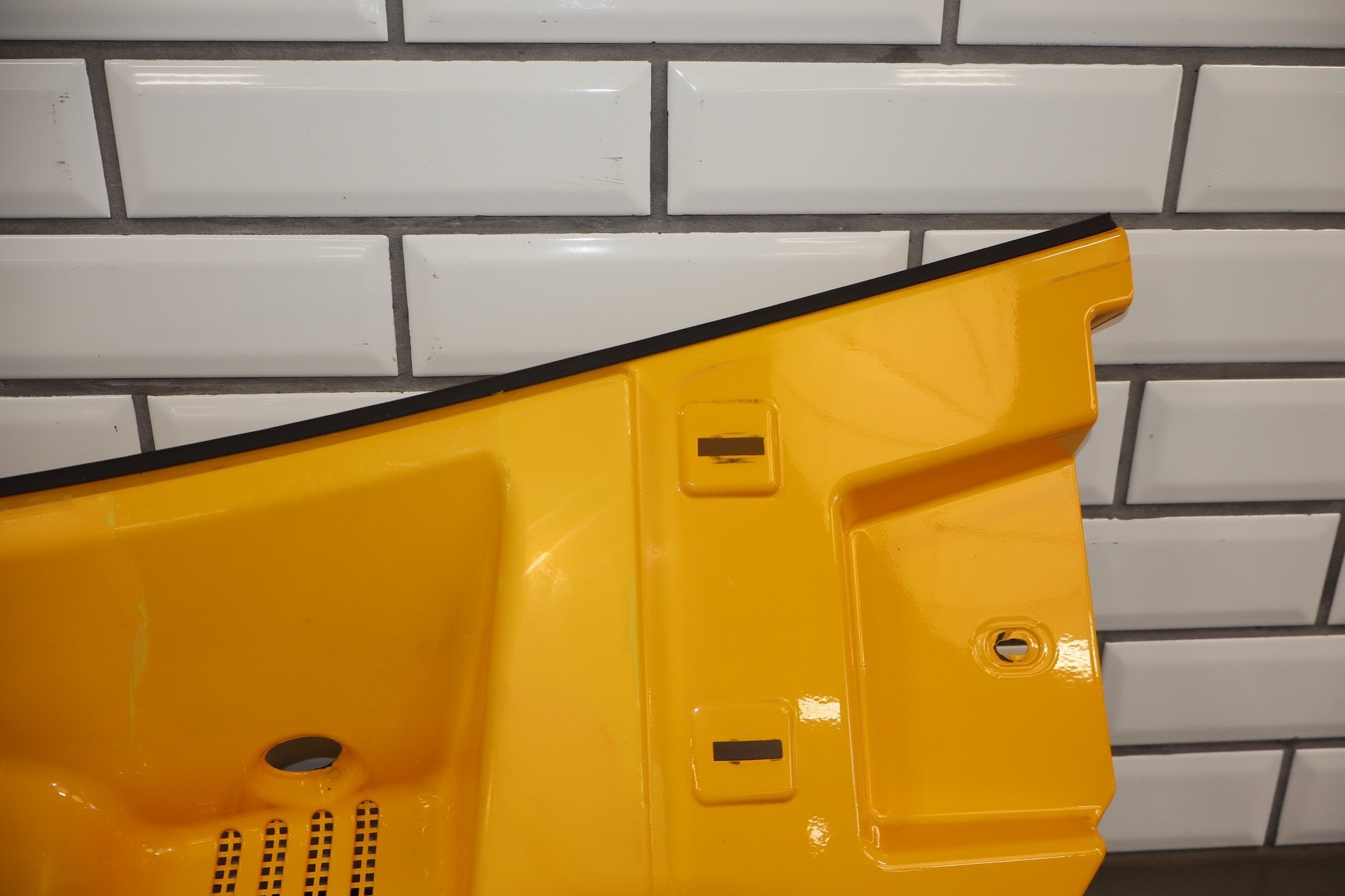 2003-2009 Hummer H2- Center Cowl Vent Panel Yellow 41 19256401