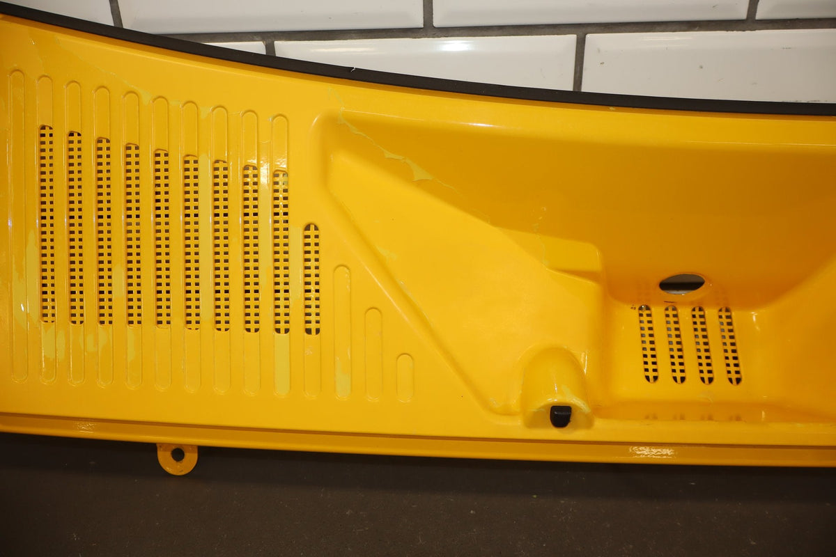 2003-2009 Hummer H2- Center Cowl Vent Panel Yellow 41 19256401