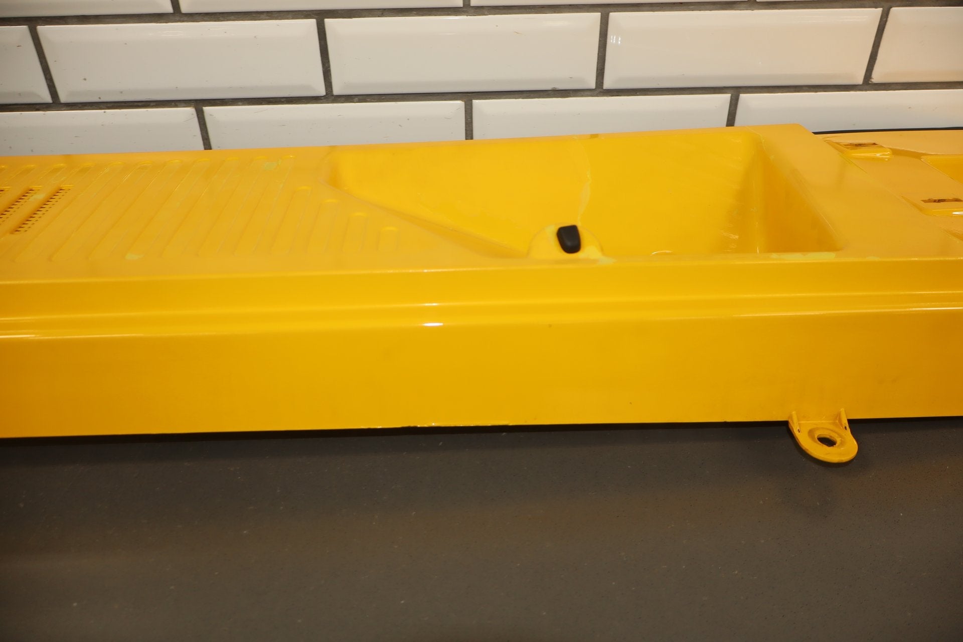2003-2009 Hummer H2- Center Cowl Vent Panel Yellow 41 19256401