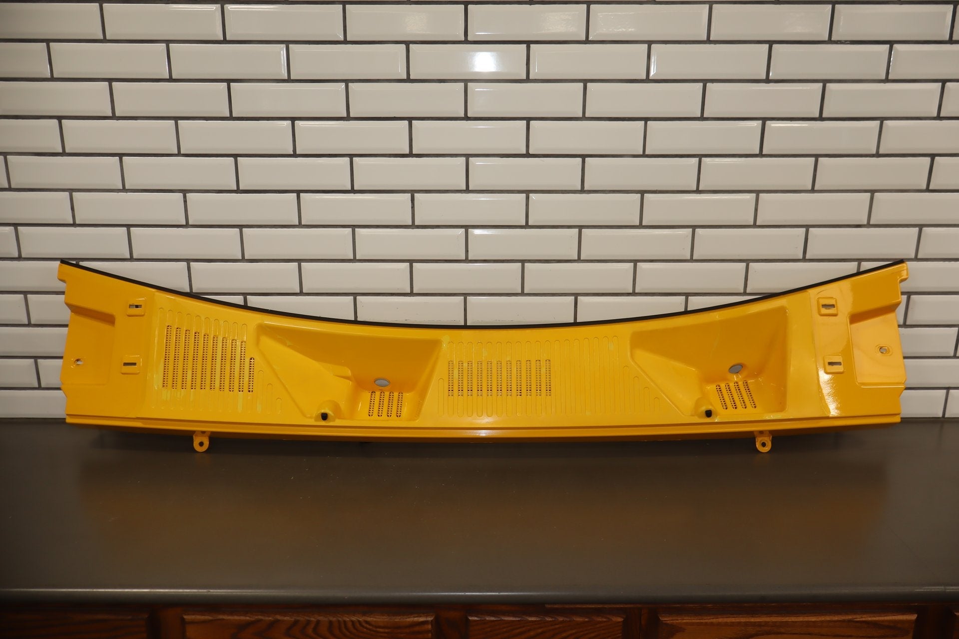 2003-2009 Hummer H2- Center Cowl Vent Panel Yellow 41 19256401