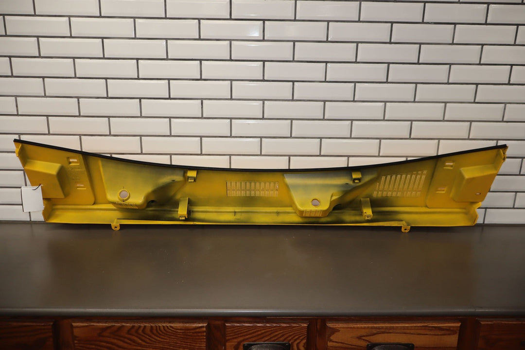 2003 - 2009 Hummer H2 Cowl Vent Panel Center Section