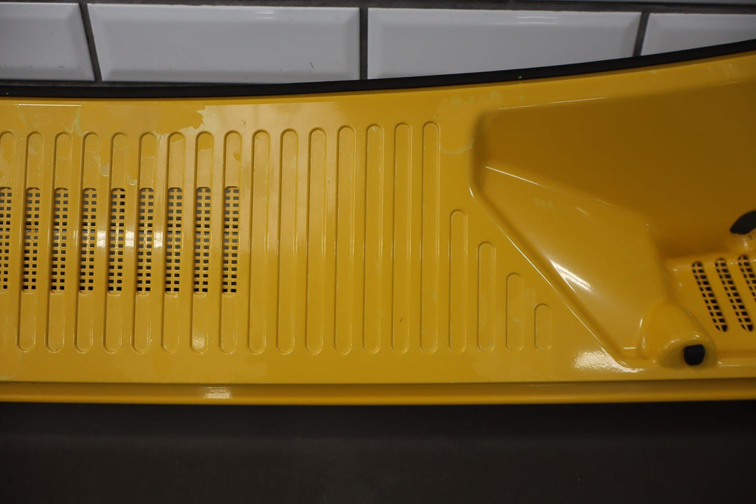 2003 - 2009 Hummer H2 Cowl Vent Panel Center Section