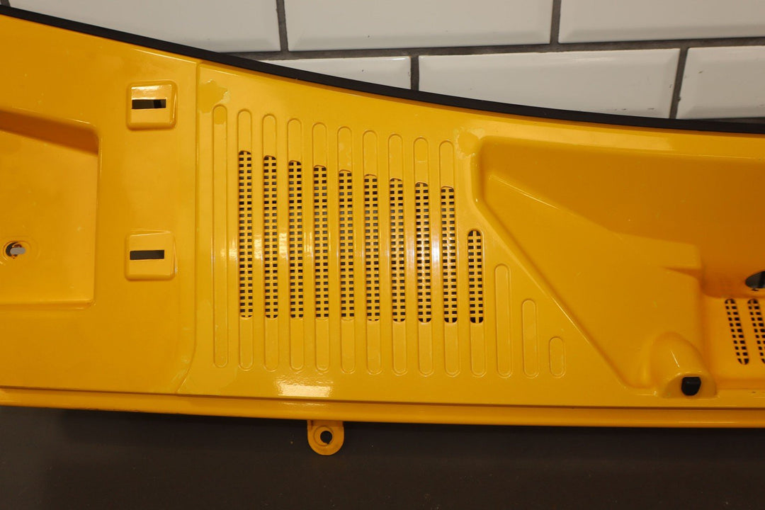 2003 - 2009 Hummer H2 Cowl Vent Panel Center Section