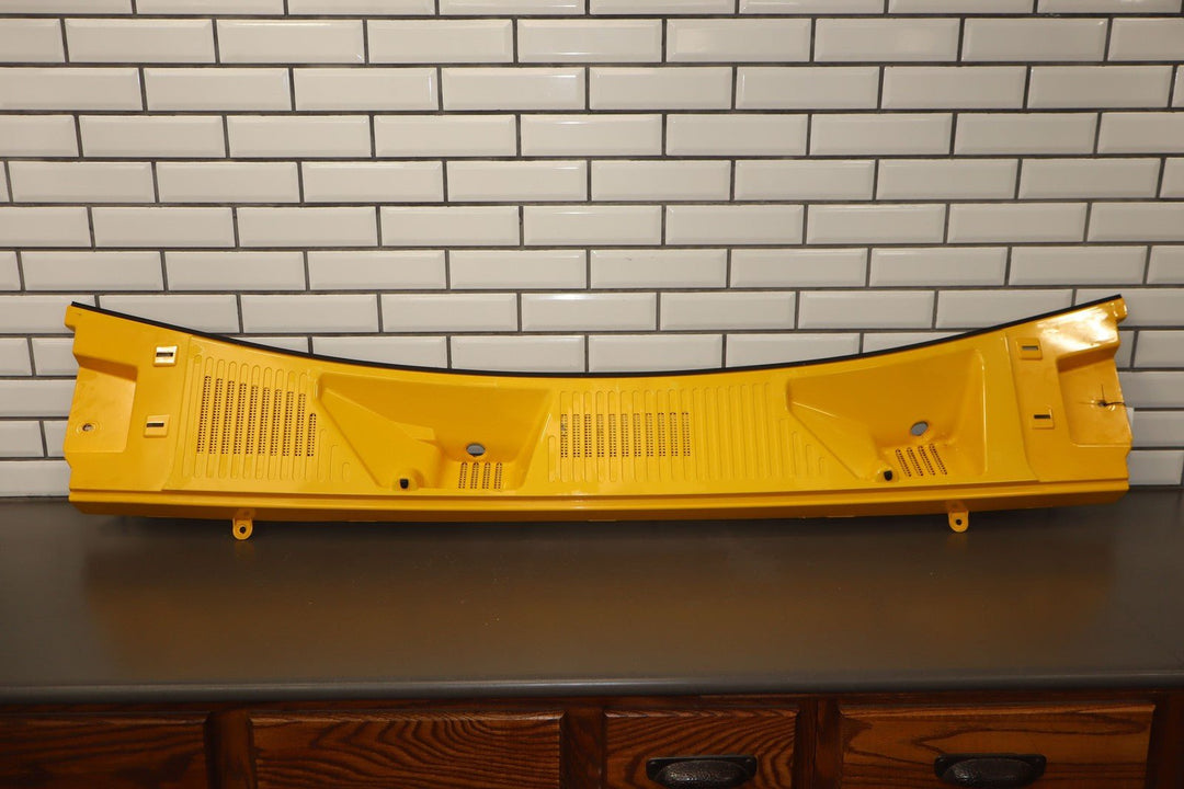 2003 - 2009 Hummer H2 Cowl Vent Panel Center Section