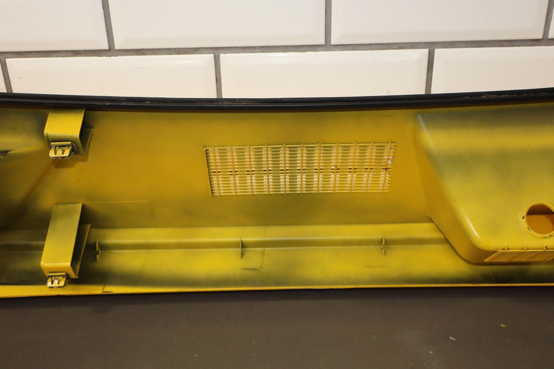 2003 - 2009 Hummer H2 Cowl Vent Panel Center Section