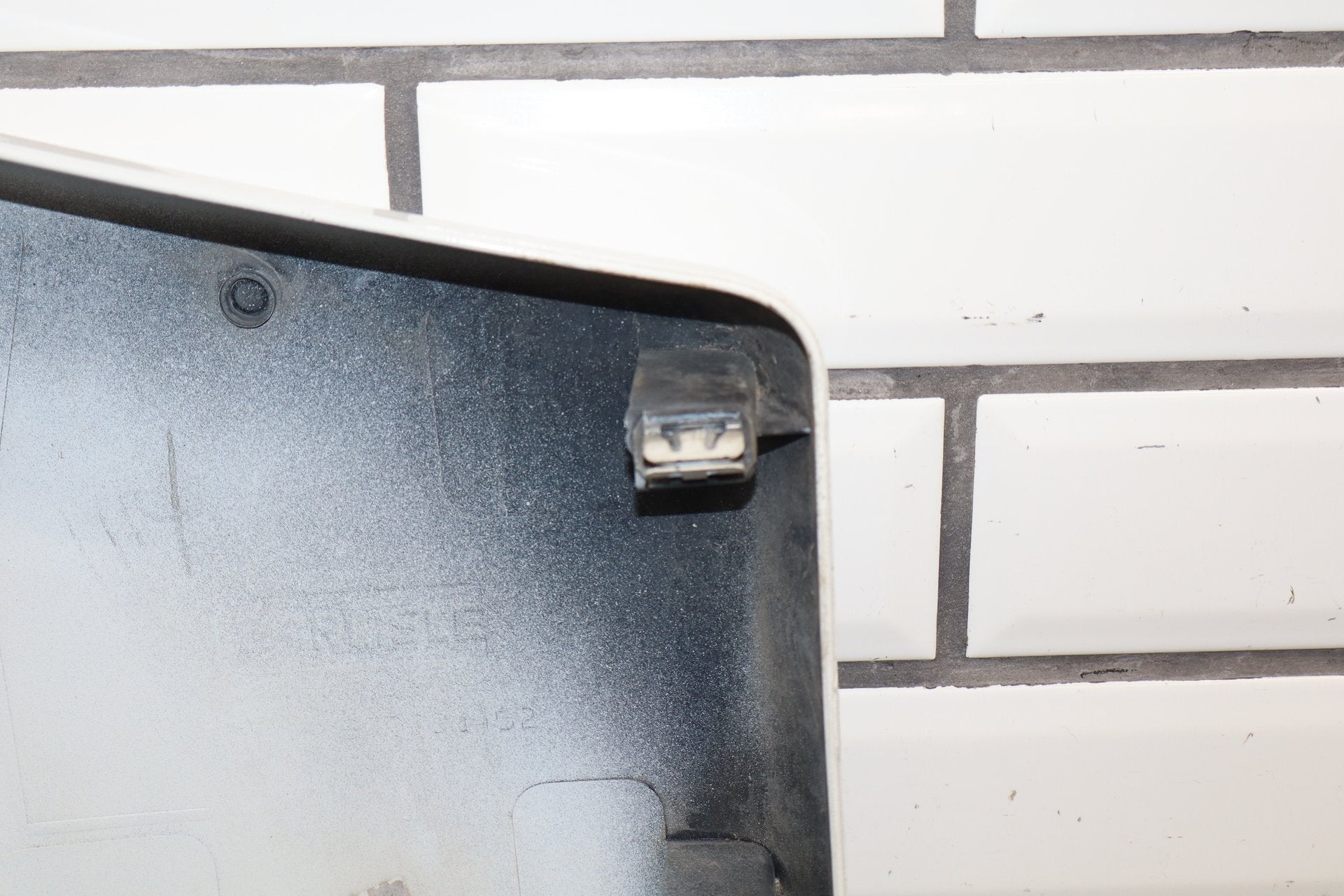 2003-2009 Hummer H2- Driver Left Cowl Vent Panel Cap Olympic White 50