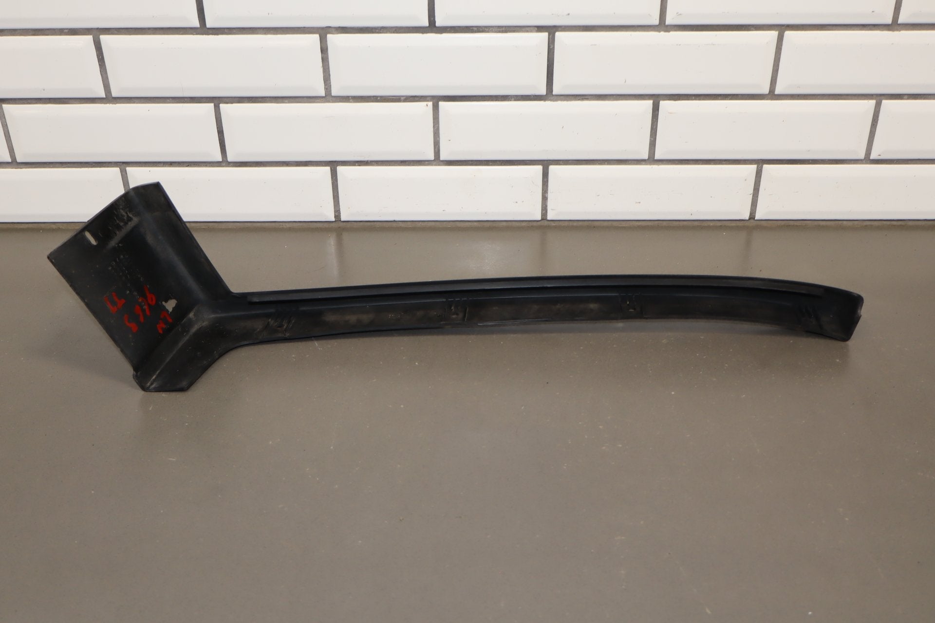 2003-2009 Hummer H2- Driver Left Textured Fender Molding 15132309