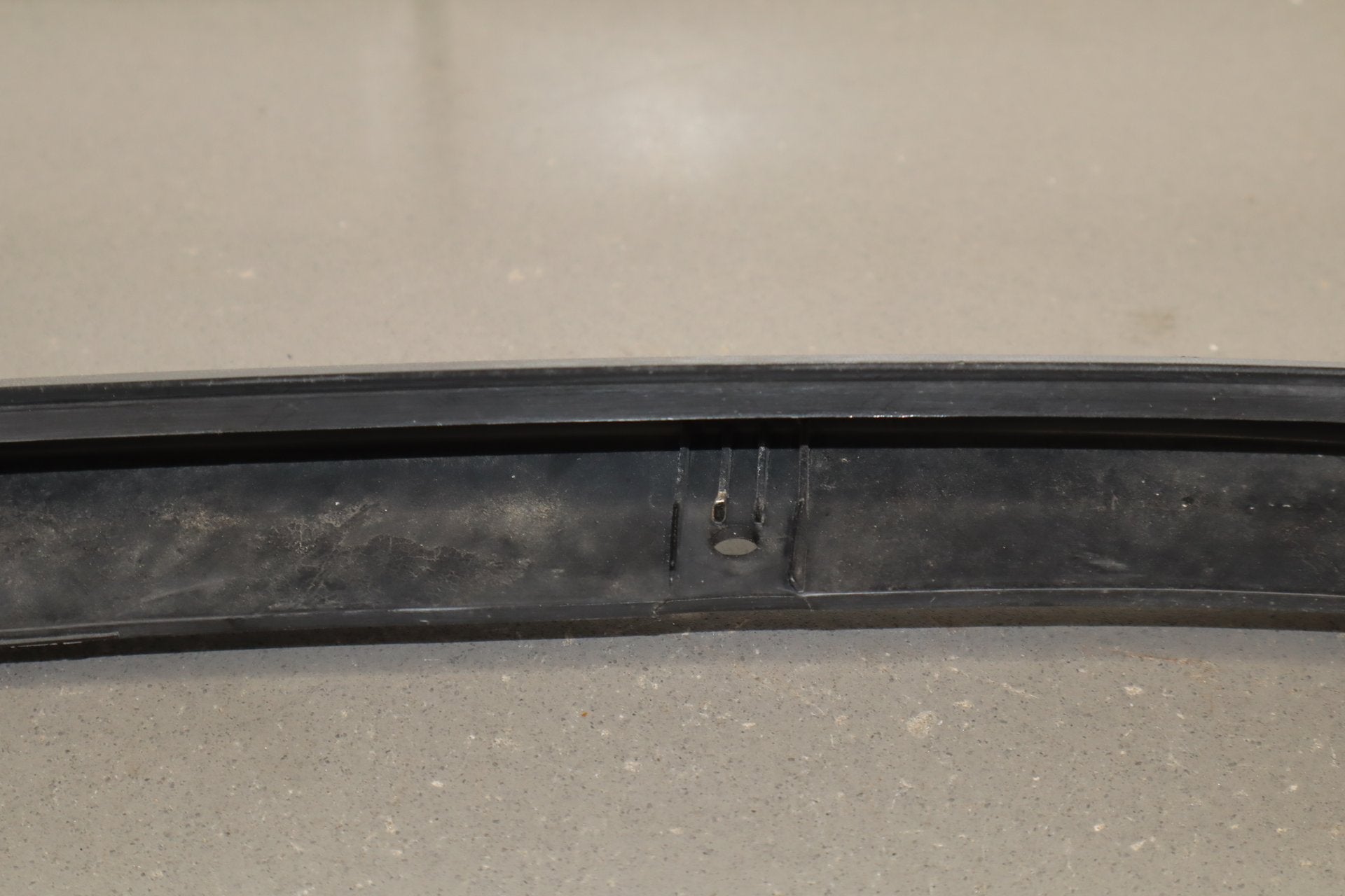 2003-2009 Hummer H2- Driver Left Textured Fender Molding 15132309