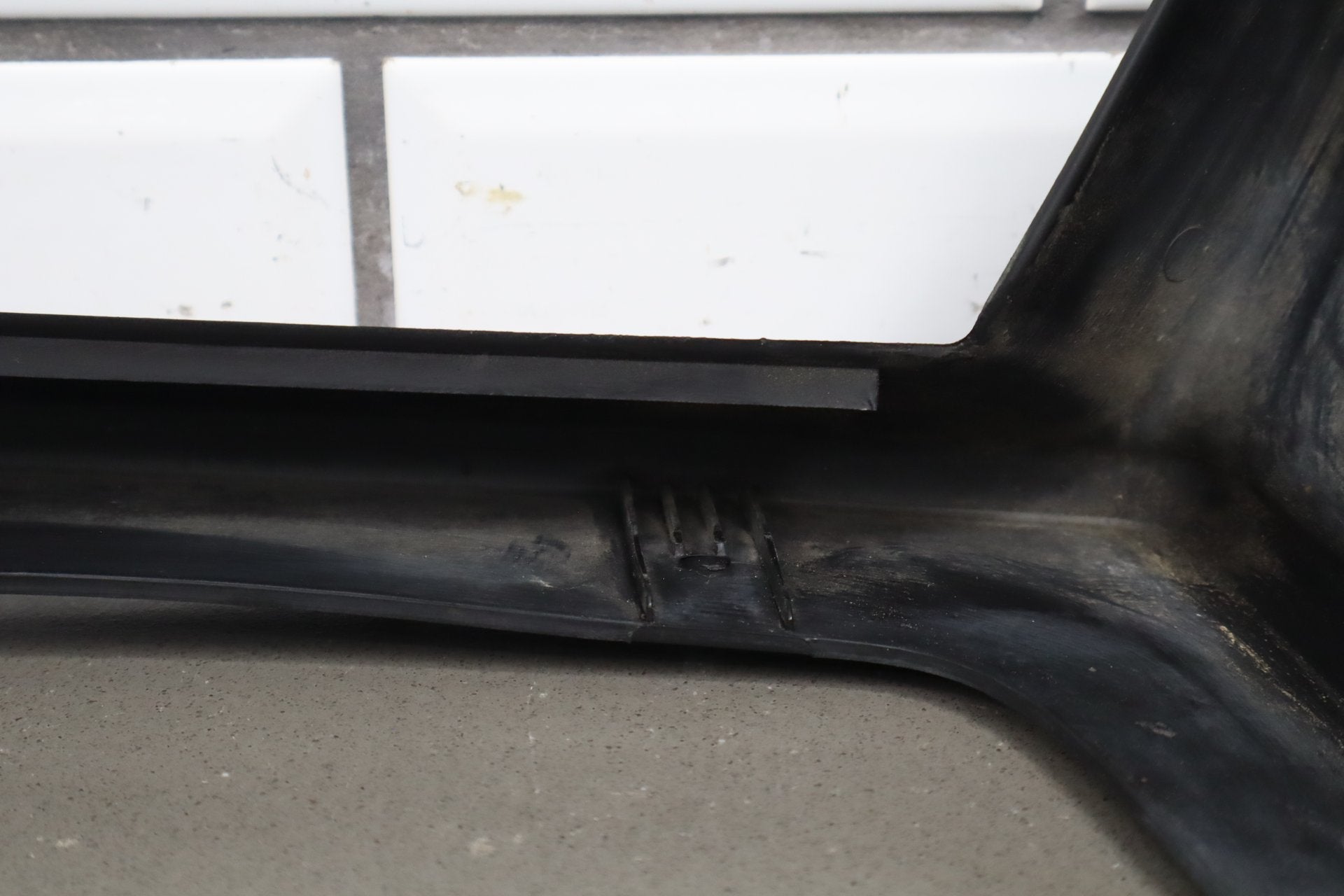 2003-2009 Hummer H2- Driver Left Textured Fender Molding 15132309