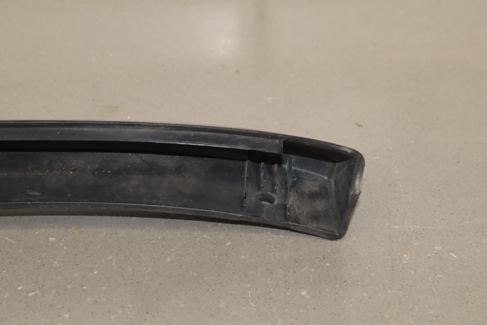 2003-2009 Hummer H2- Driver Left Textured Fender Molding 15132309