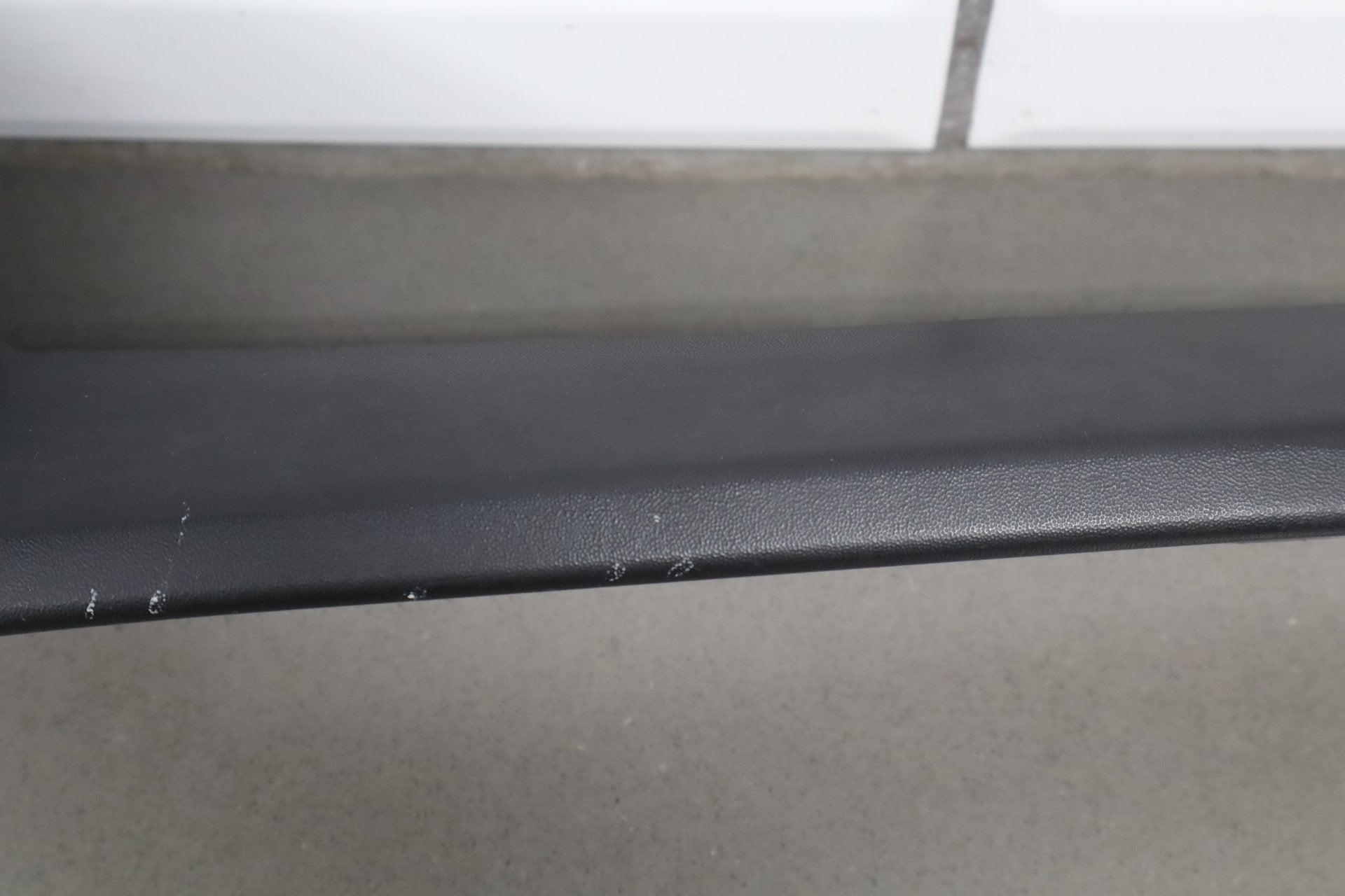 2003-2009 Hummer H2- Driver Left Textured Fender Molding 15132309