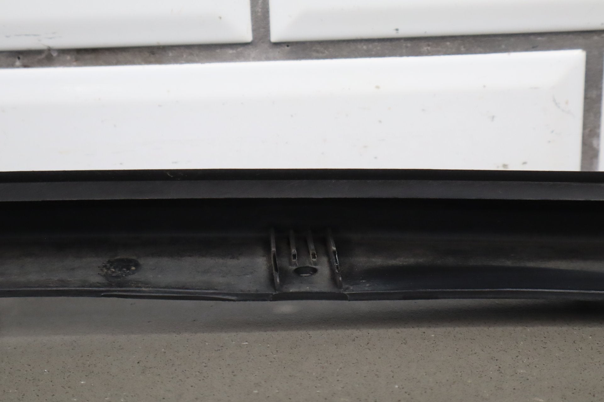 2003-2009 Hummer H2- Driver Left Textured Fender Molding 15132309