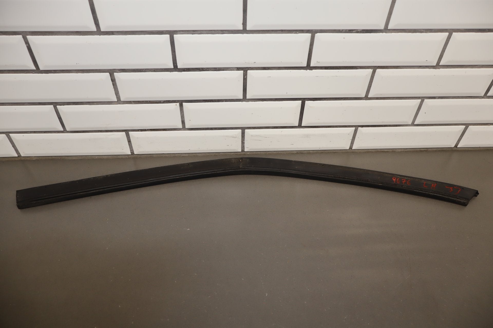 2003-2009 Hummer H2-Driver Quarter Panel to Door Seal Misc 1