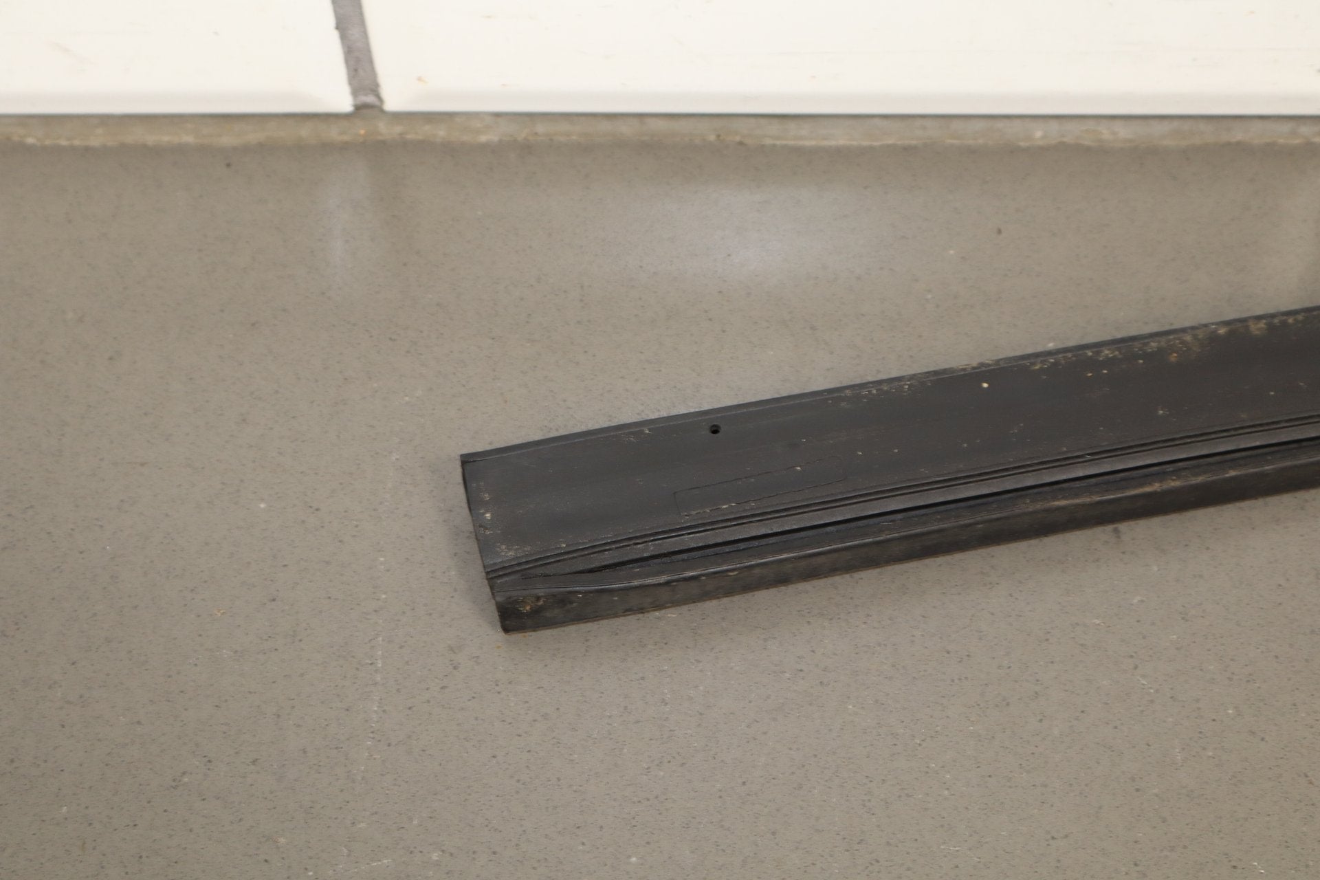 2003-2009 Hummer H2-Driver Quarter Panel to Door Seal Misc 1