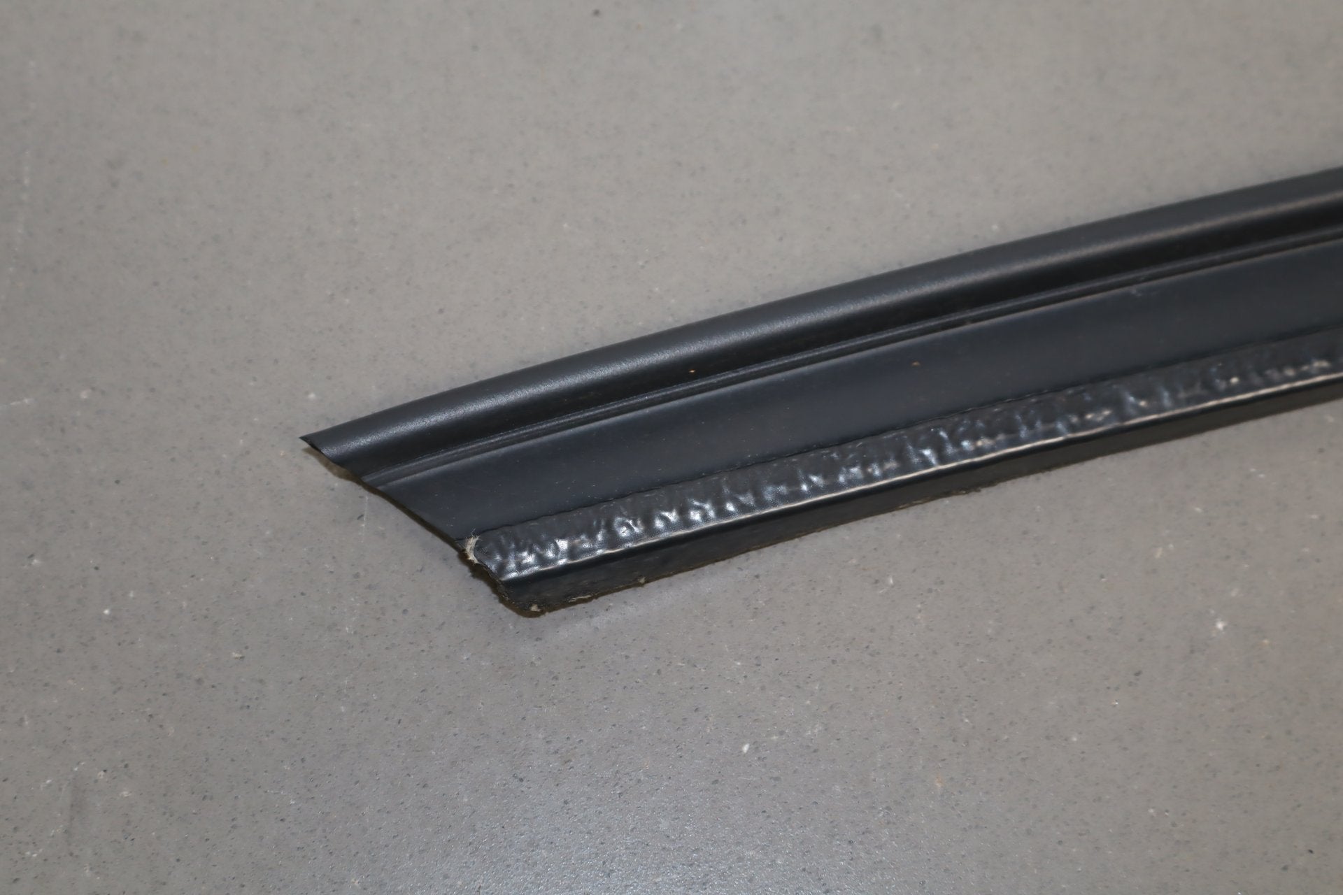 2003-2009 Hummer H2-Driver Quarter Panel to Door Seal Misc 1