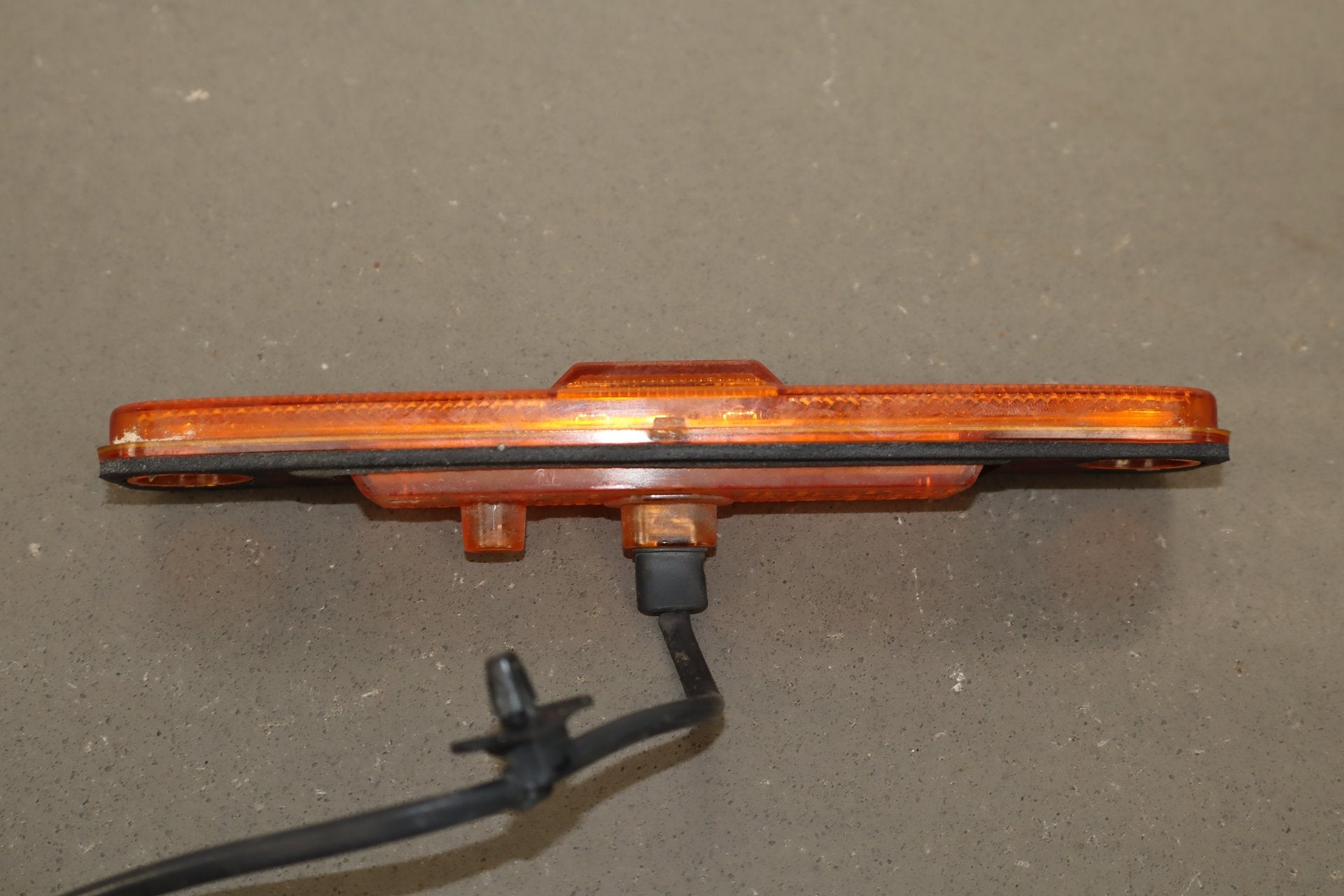 2003-2009 Hummer H2 Front Amber LED Side Marker Light/Lamp Fits Right or Left