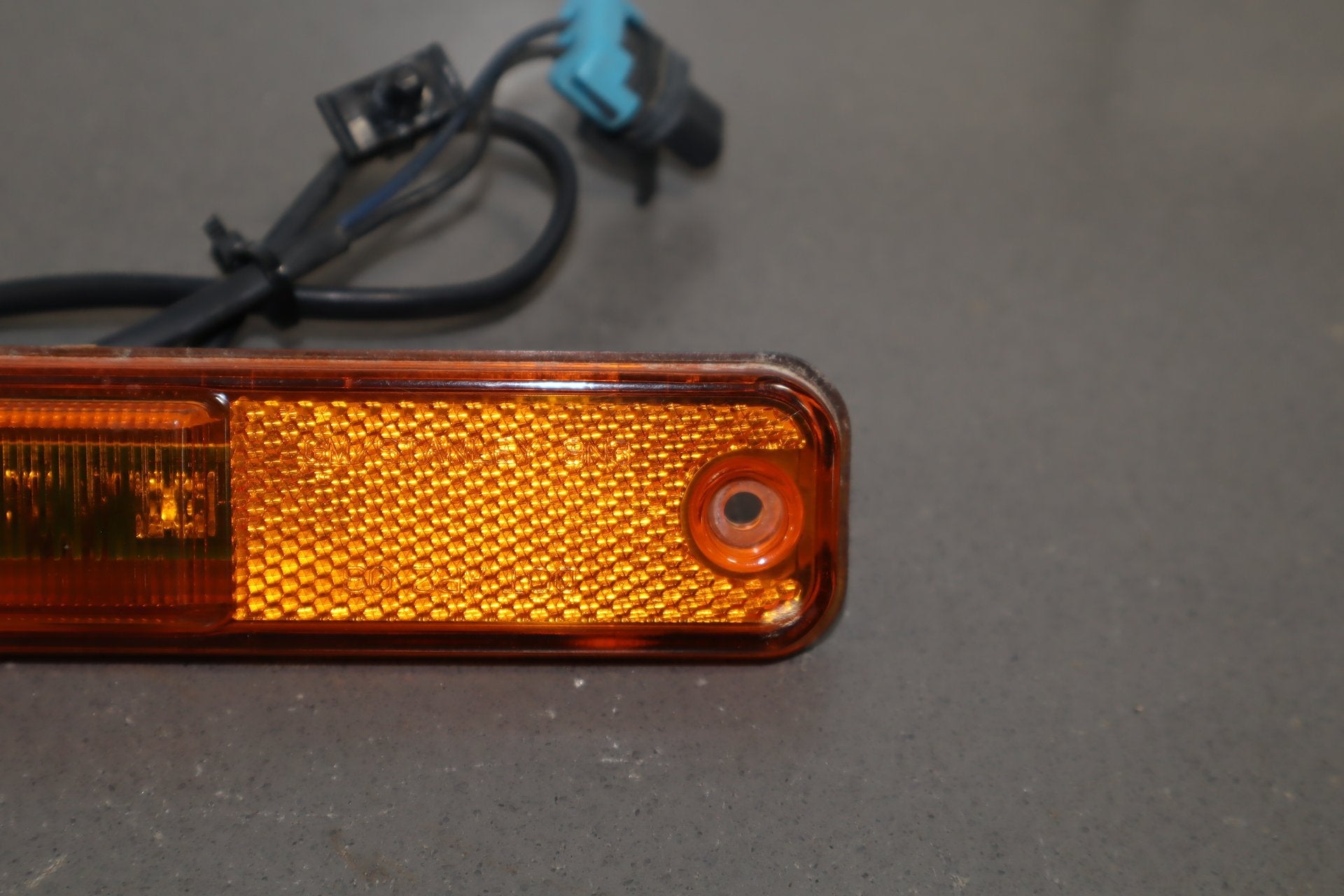 2003-2009 Hummer H2 Front Amber LED Side Marker Light/Lamp Fits Right or Left
