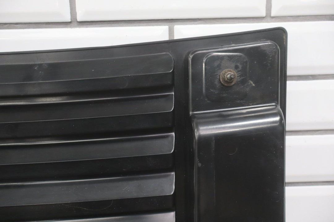 2003 - 2009 Hummer H2 Hood Mounted Grille W/Black Handles 25928163 OEM