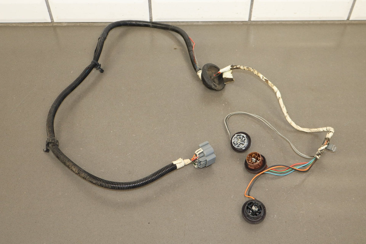 2003-2009 Hummer H2 - Left Driver Taillight Wiring Harness 12335954