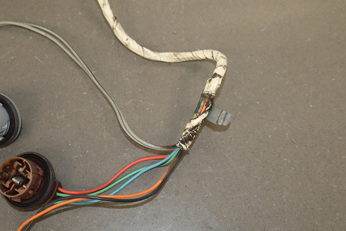 2003-2009 Hummer H2 - Left Driver Taillight Wiring Harness 12335954