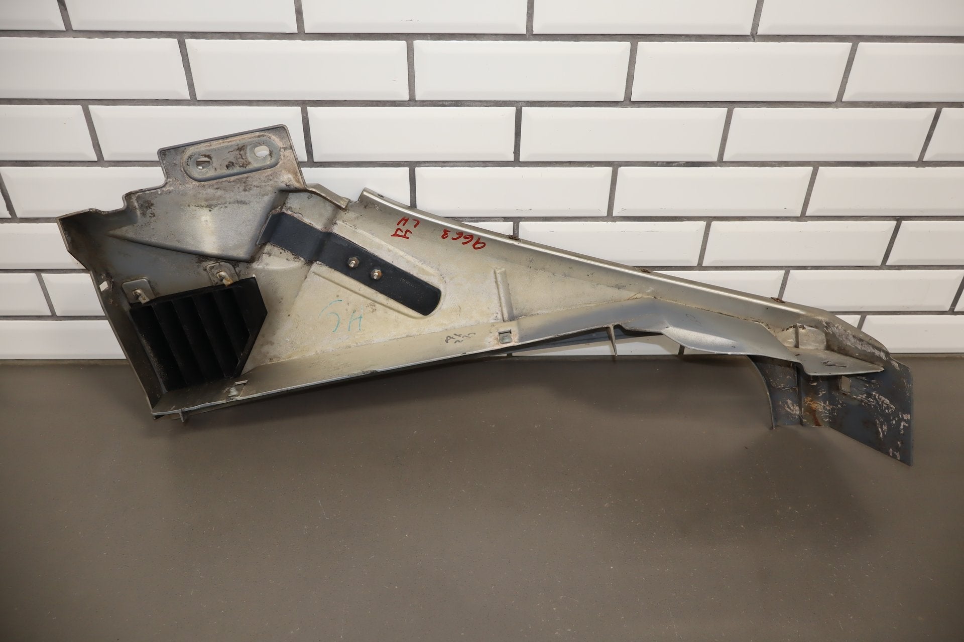 2003-2009 Hummer H2 Left Fender Pewter 11