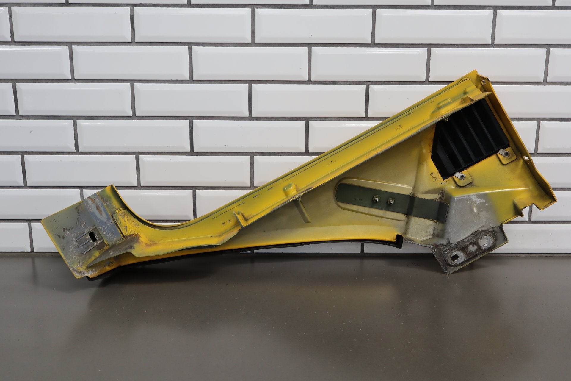 2003-2009 Hummer H2 Left Fender Yellow 41