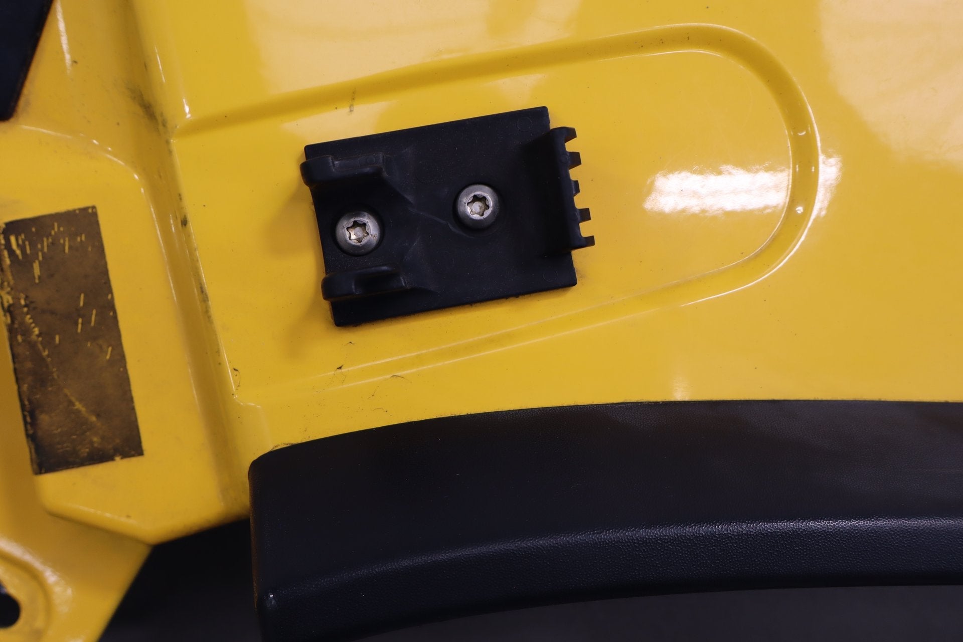 2003-2009 Hummer H2 Left Fender Yellow 41
