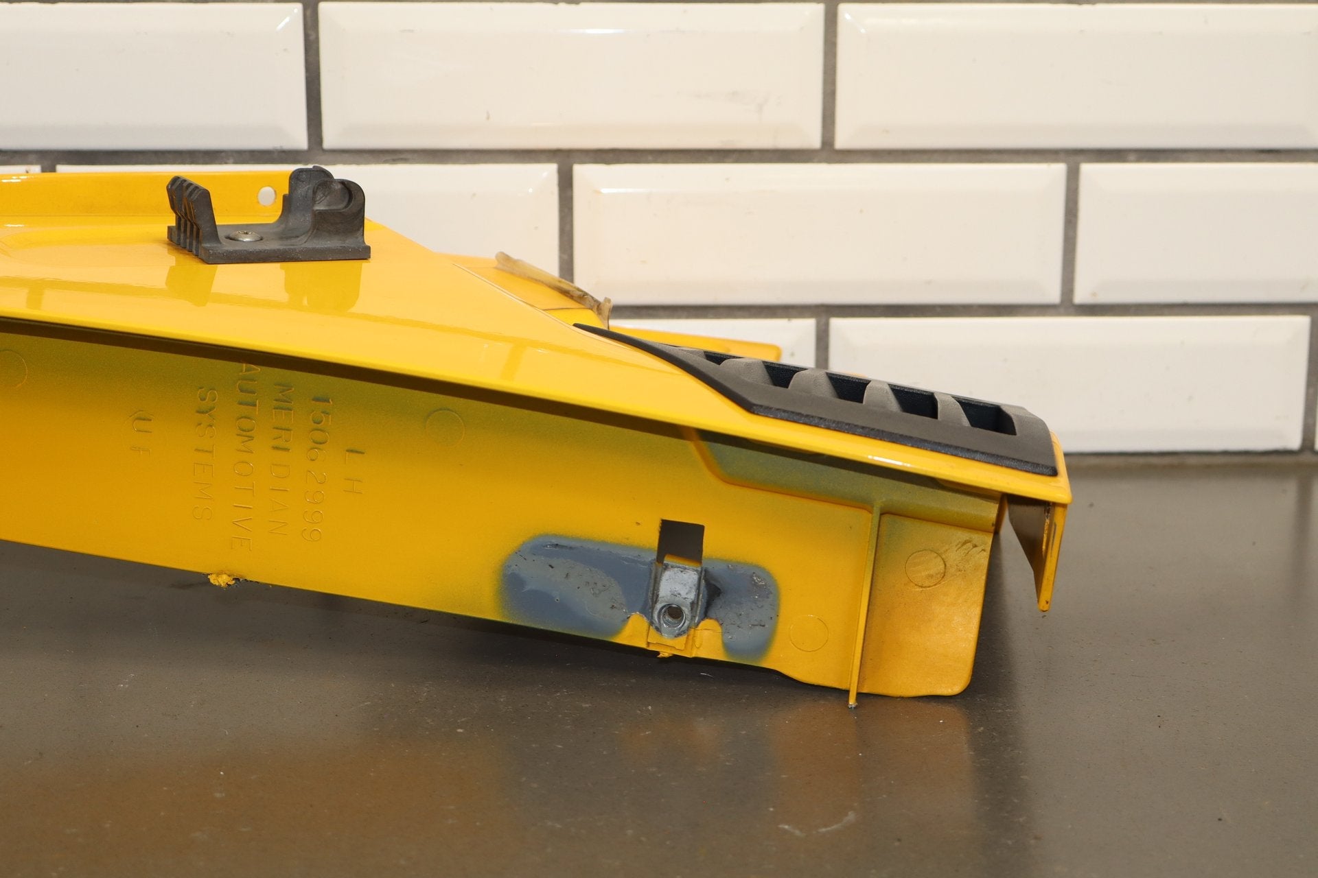 2003-2009 Hummer H2 Left Fender Yellow 43