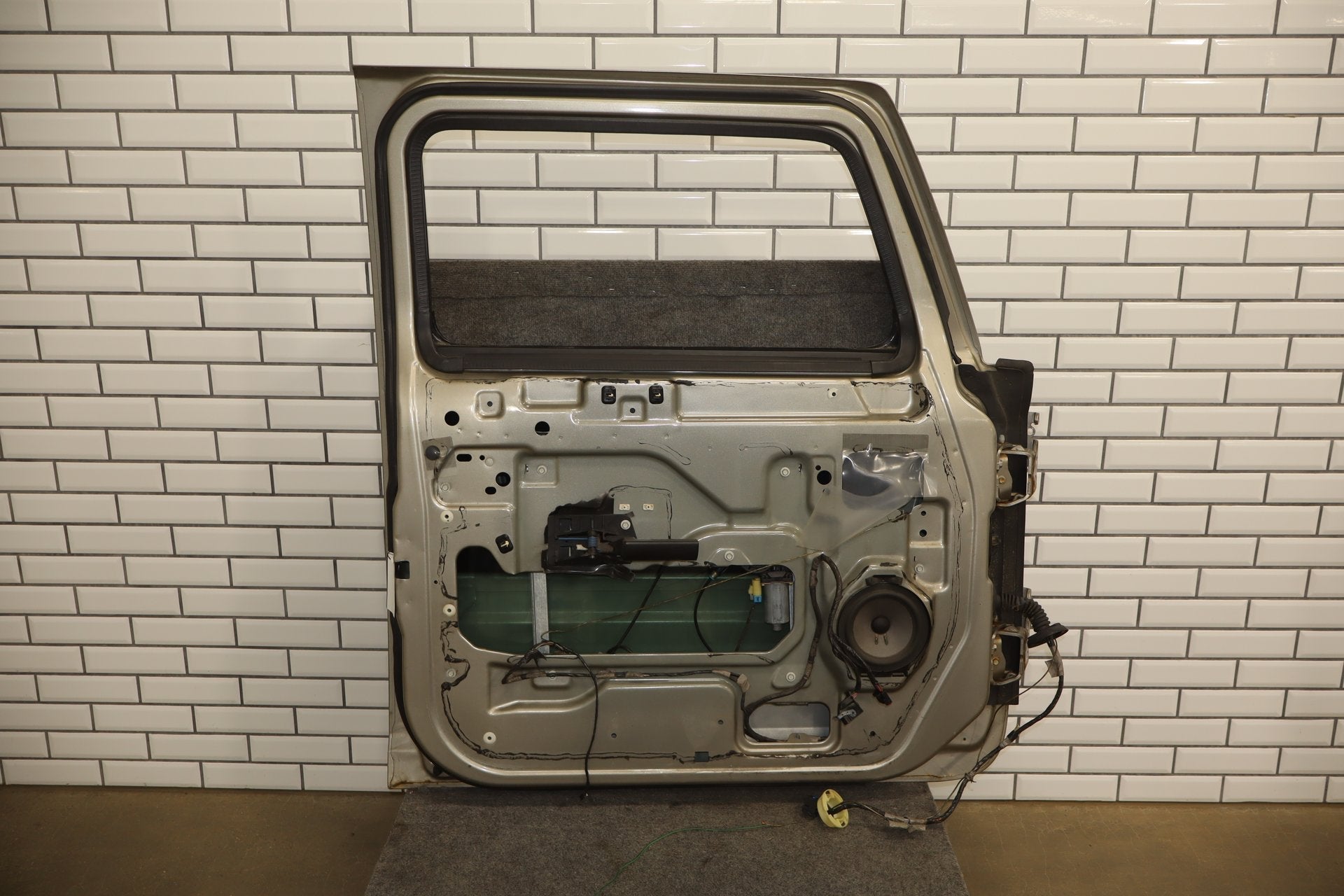 2003-2009 Hummer H2 Left Front Door Pewter 11