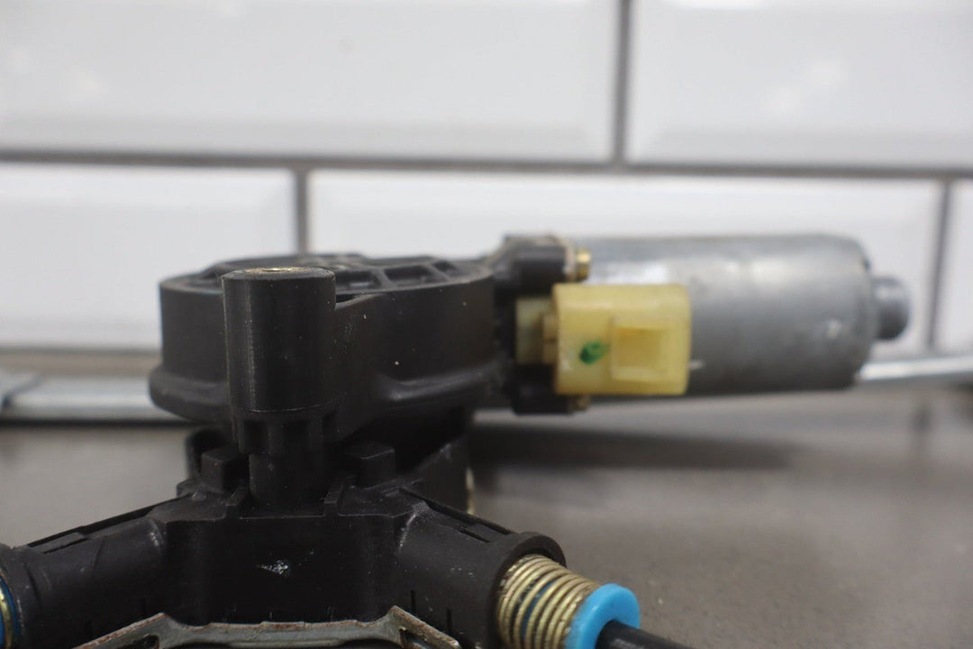 2003 - 2009 Hummer H2 Left Front Door Regulator 10390764 OEM