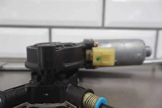 2003 - 2009 Hummer H2 Left Front Door Regulator 10390764 OEM