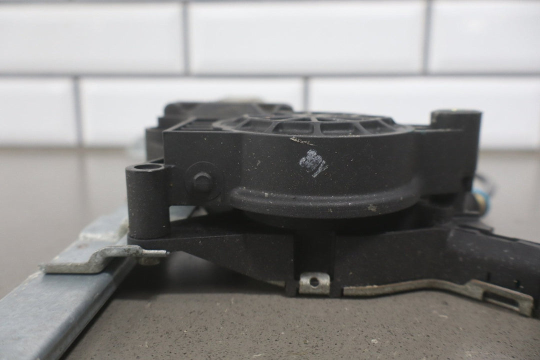 2003 - 2009 Hummer H2 Left Front Door Regulator 10390764 OEM