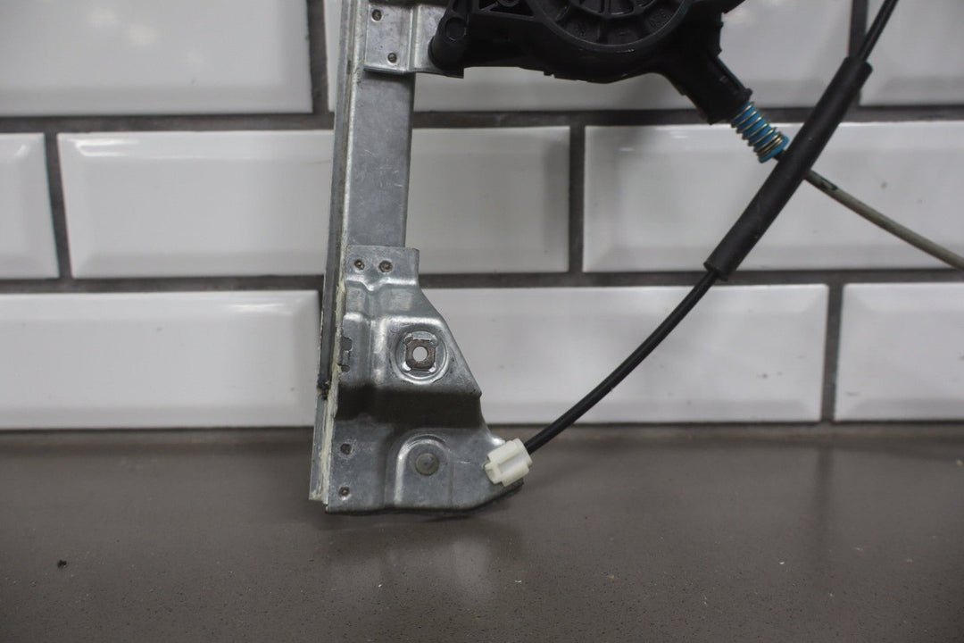 2003 - 2009 Hummer H2 Left Front Door Regulator 10390764 OEM