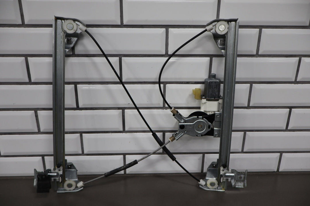 2003 - 2009 Hummer H2 Left Front Door Regulator 10390764 OEM