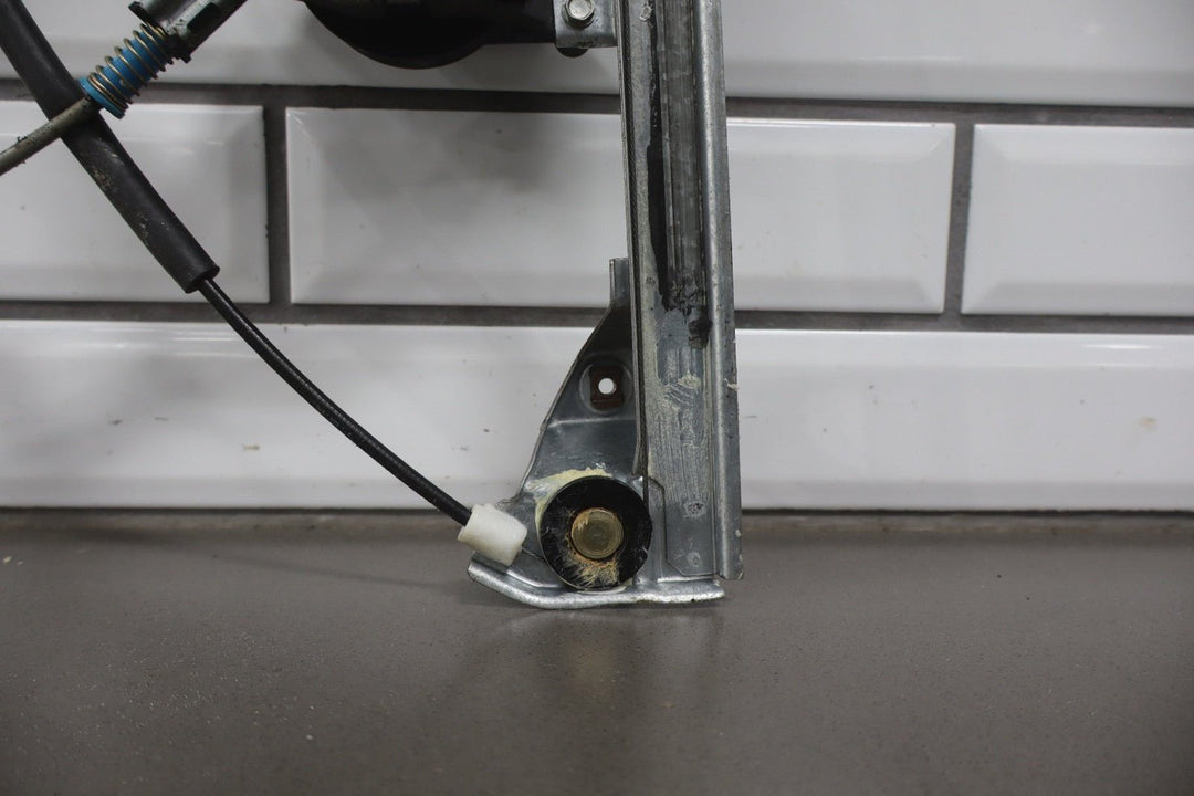 2003 - 2009 Hummer H2 Left Front Door Regulator 10390764 OEM