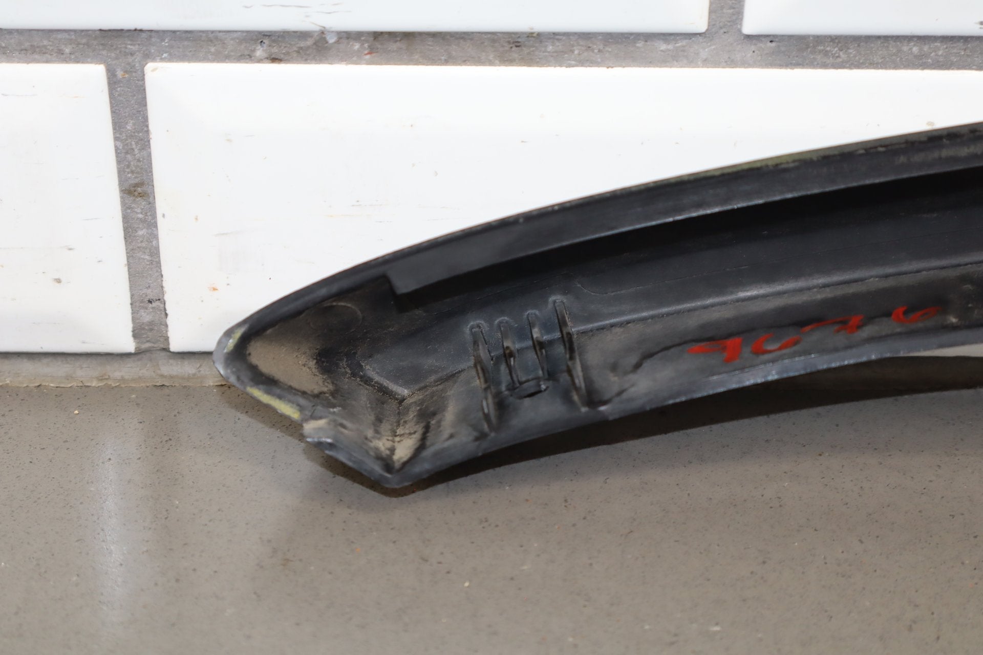 2003-2009 Hummer H2- Left Front Hood Flare Moulding 15200466