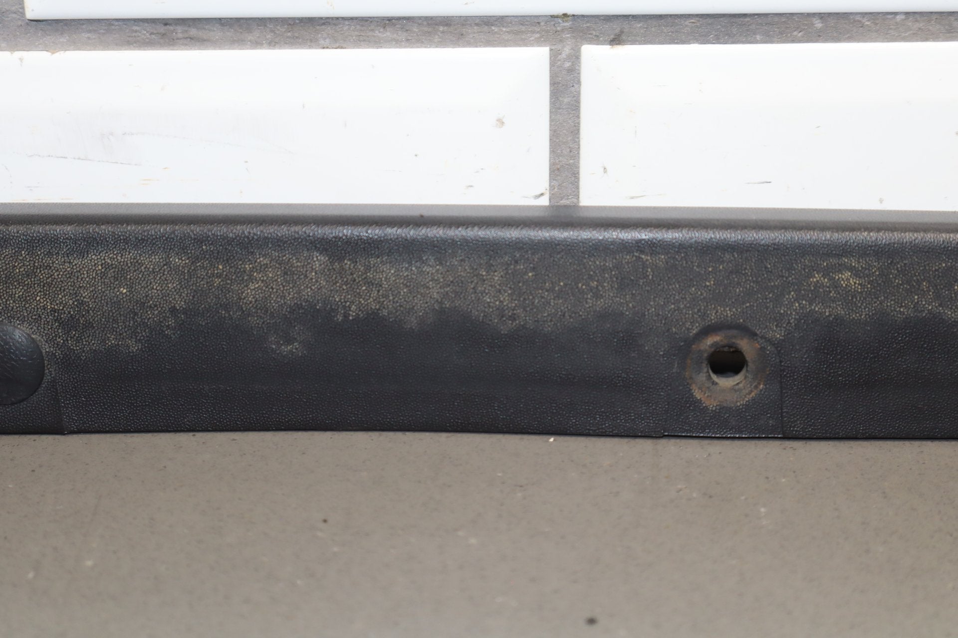 2003-2009 Hummer H2- Left Front Hood Flare Moulding 15200466