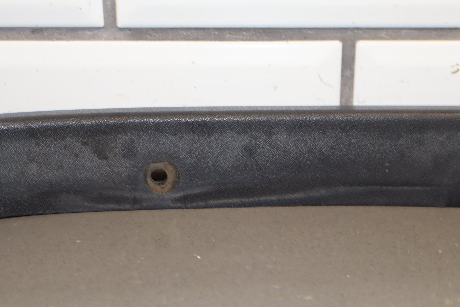 2003-2009 Hummer H2- Left Front Hood Flare Moulding 15200466