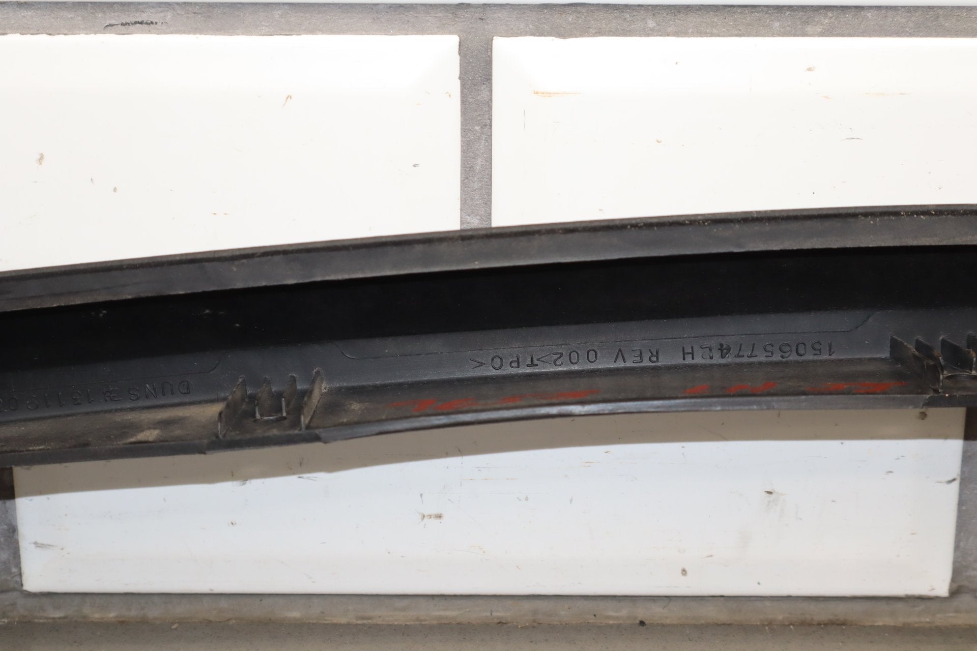 2003-2009 Hummer H2- Left Front Hood Flare Moulding 15200466