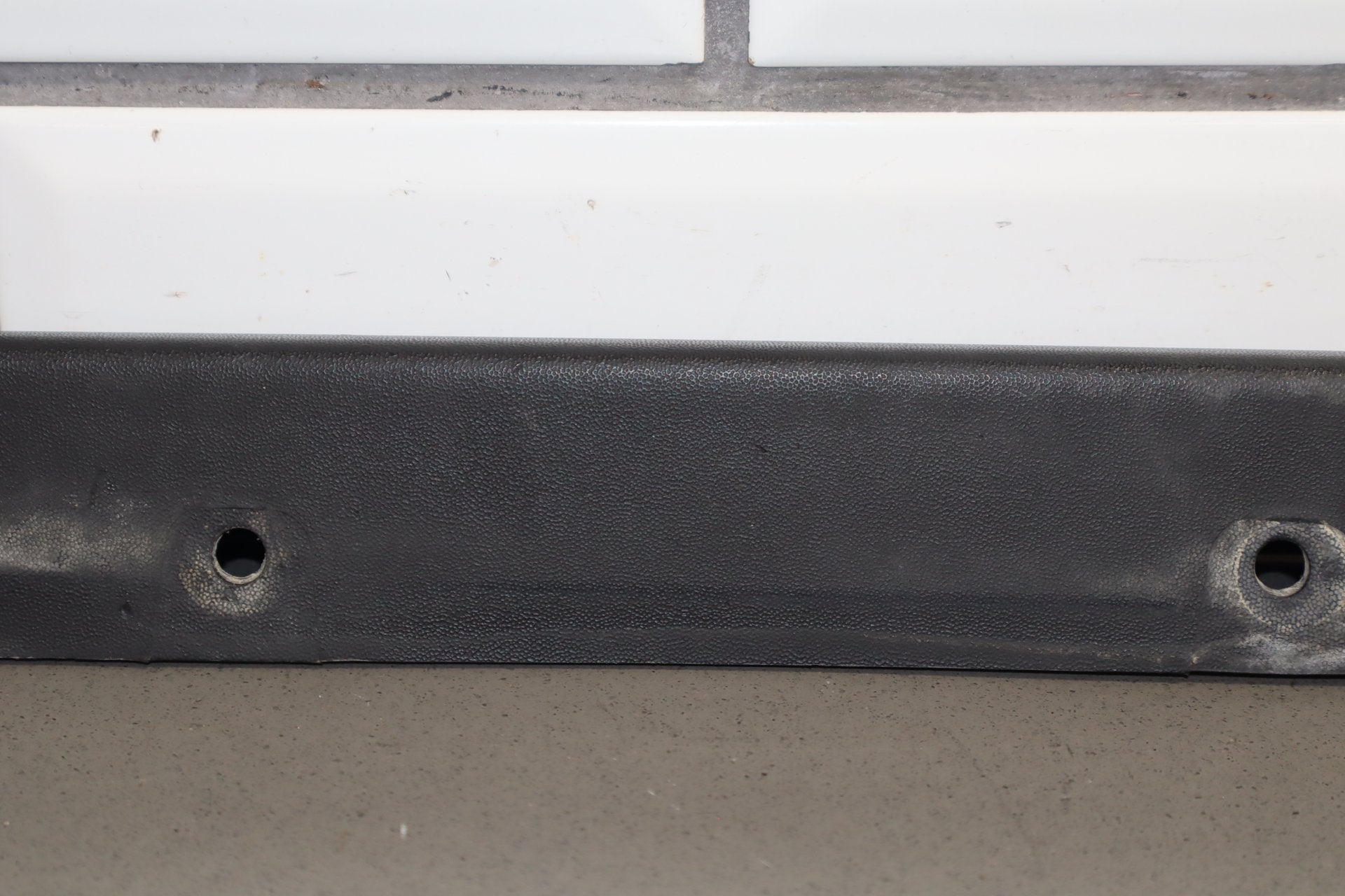 2003-2009 Hummer H2- Left Front Hood Flare Moulding 15200466