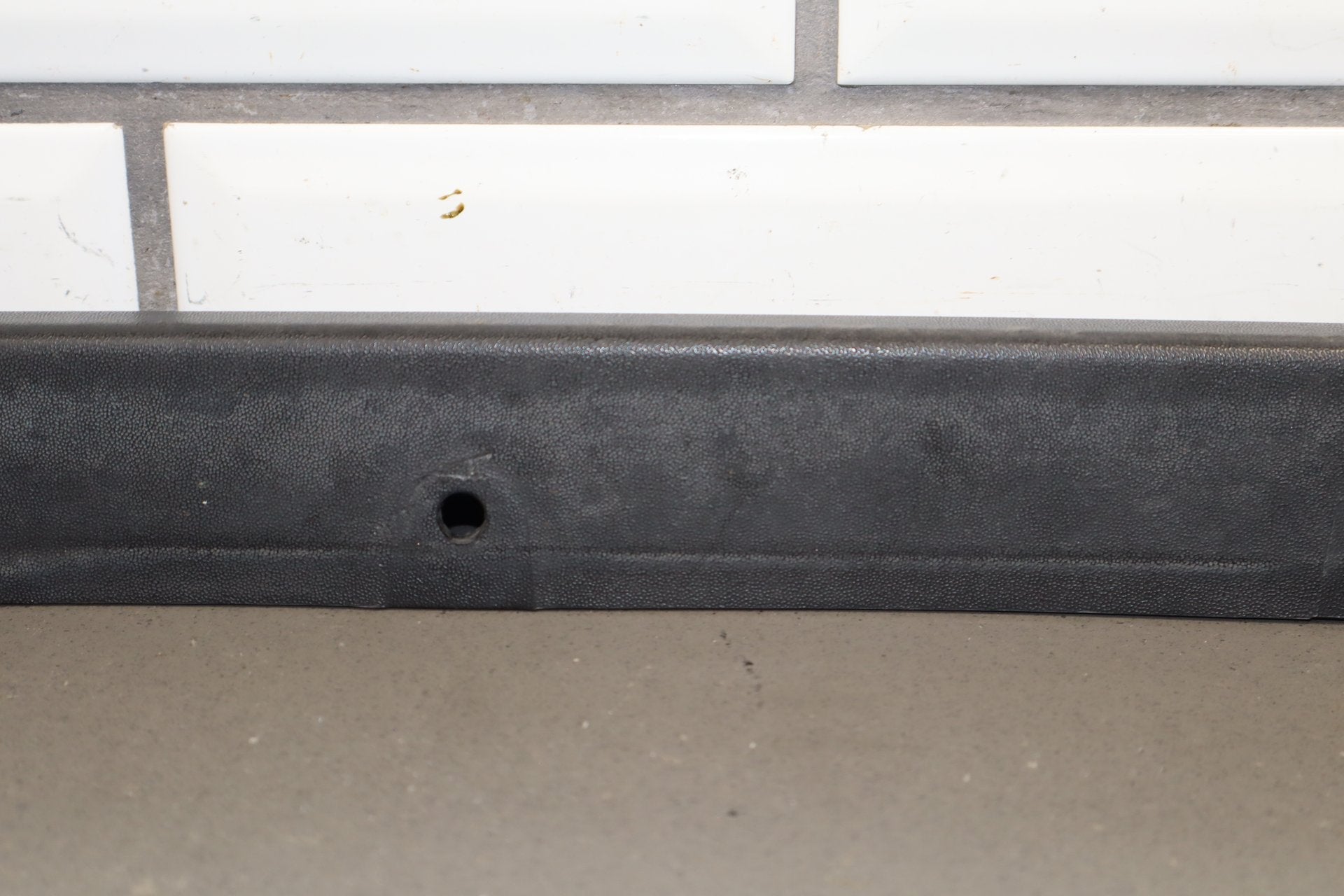 2003-2009 Hummer H2- Left Front Hood Flare Moulding 15200466
