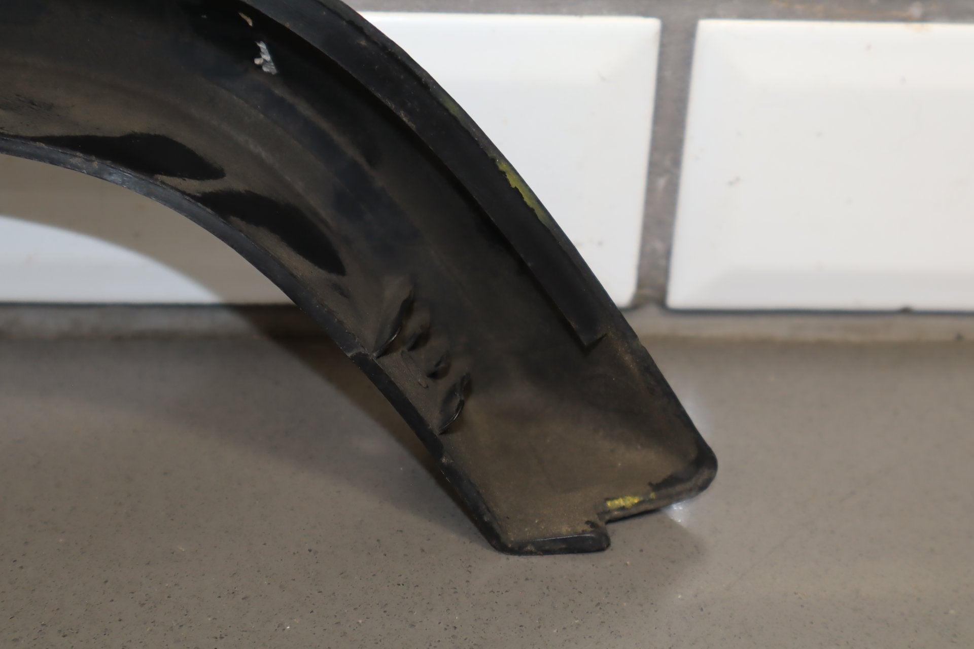 2003-2009 Hummer H2- Left Front Hood Flare Moulding 15200466