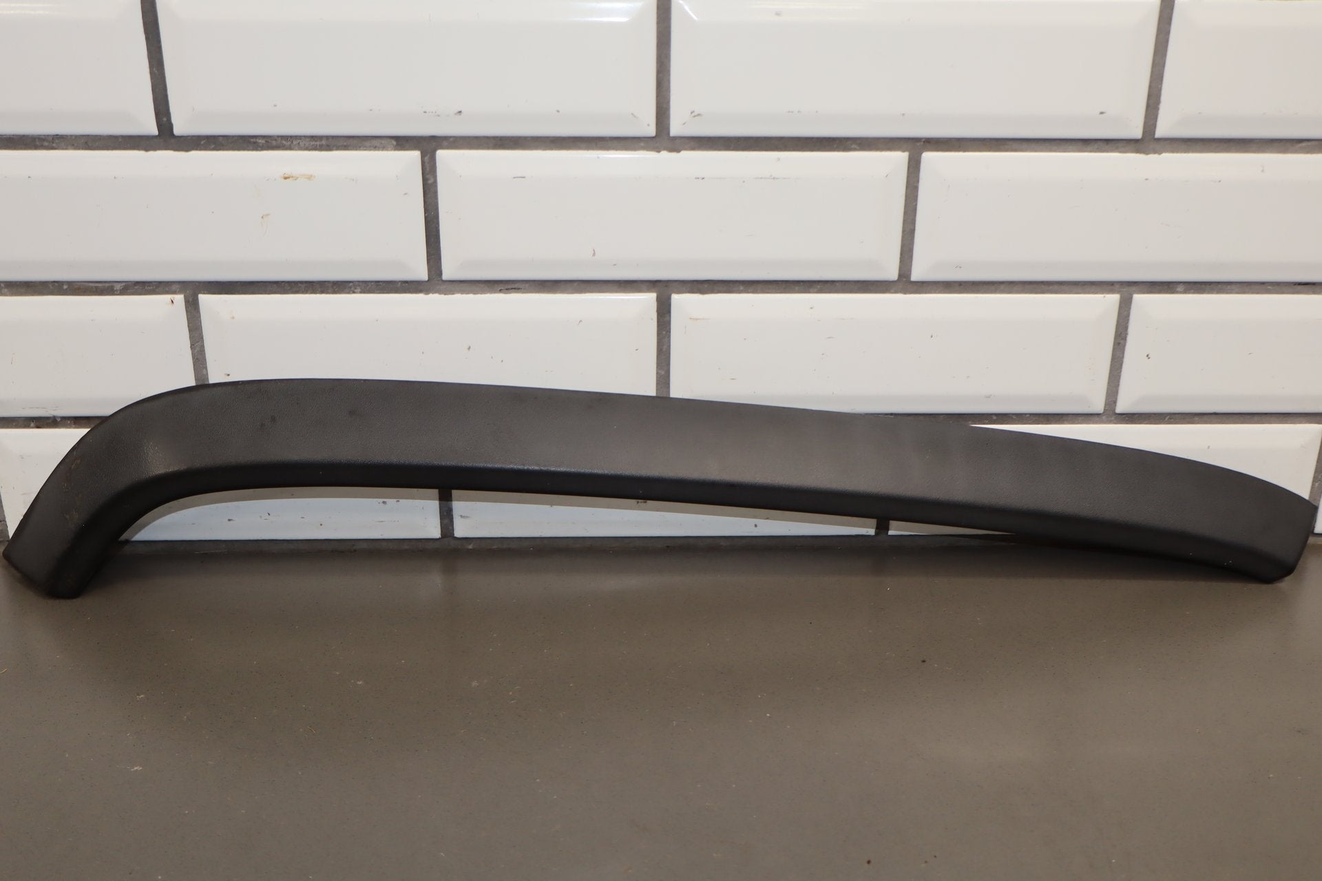 2003-2009 Hummer H2- Left Front Hood Flare Moulding 15200466
