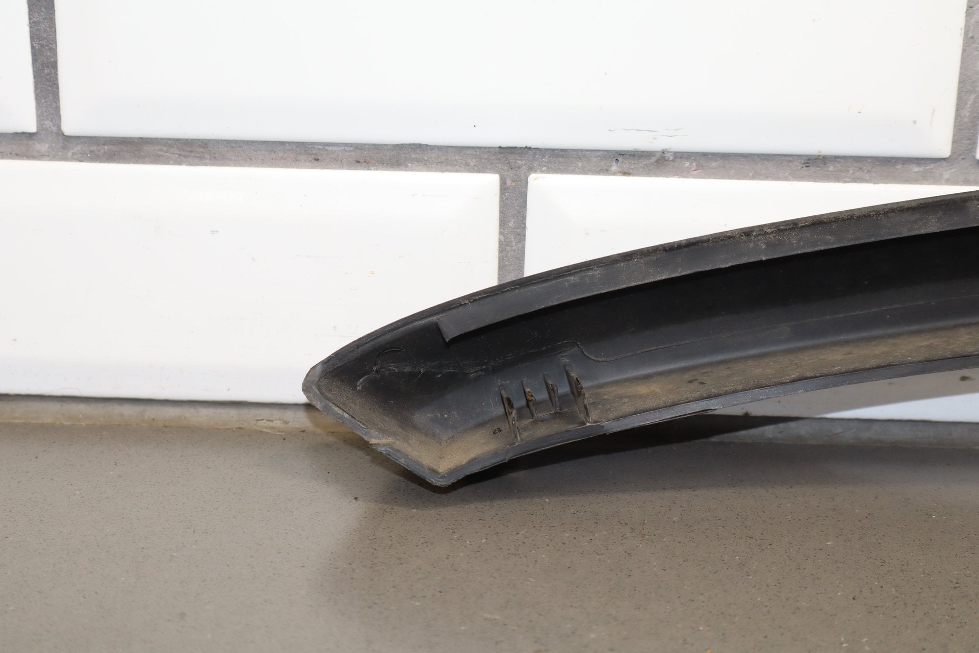 2003-2009 Hummer H2- Left Front Hood Flare Moulding 15200466