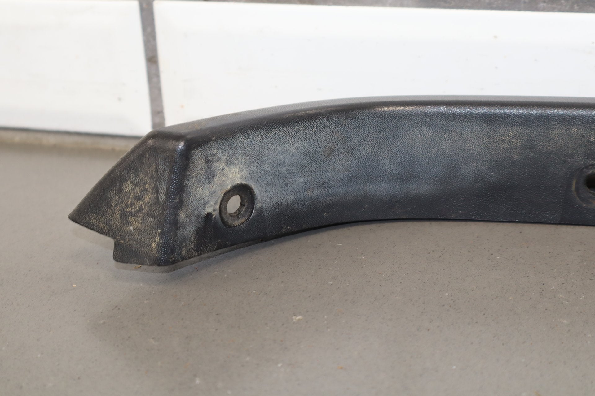 2003-2009 Hummer H2- Left Front Hood Flare Moulding 15200466
