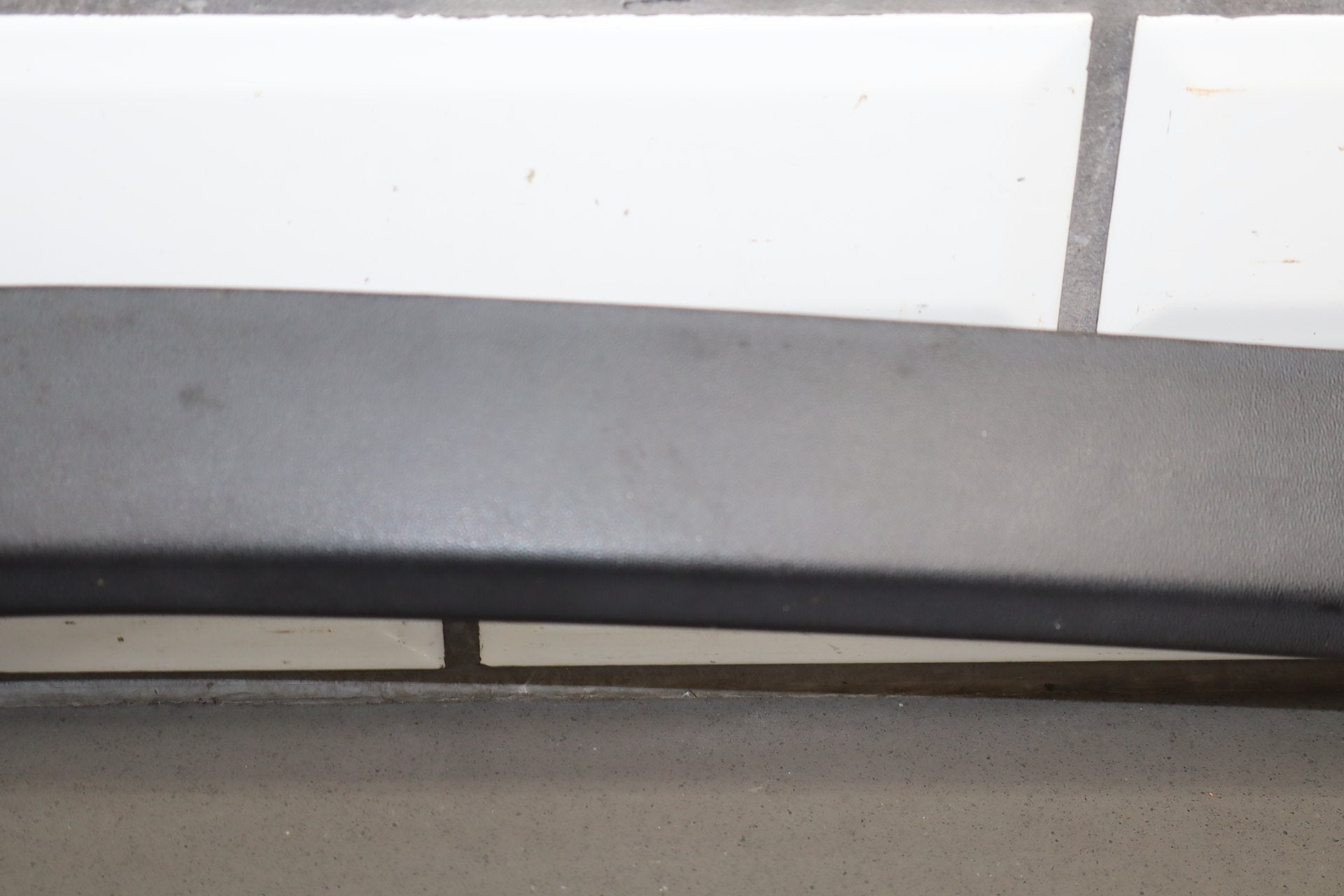 2003-2009 Hummer H2- Left Front Hood Flare Moulding 15200466