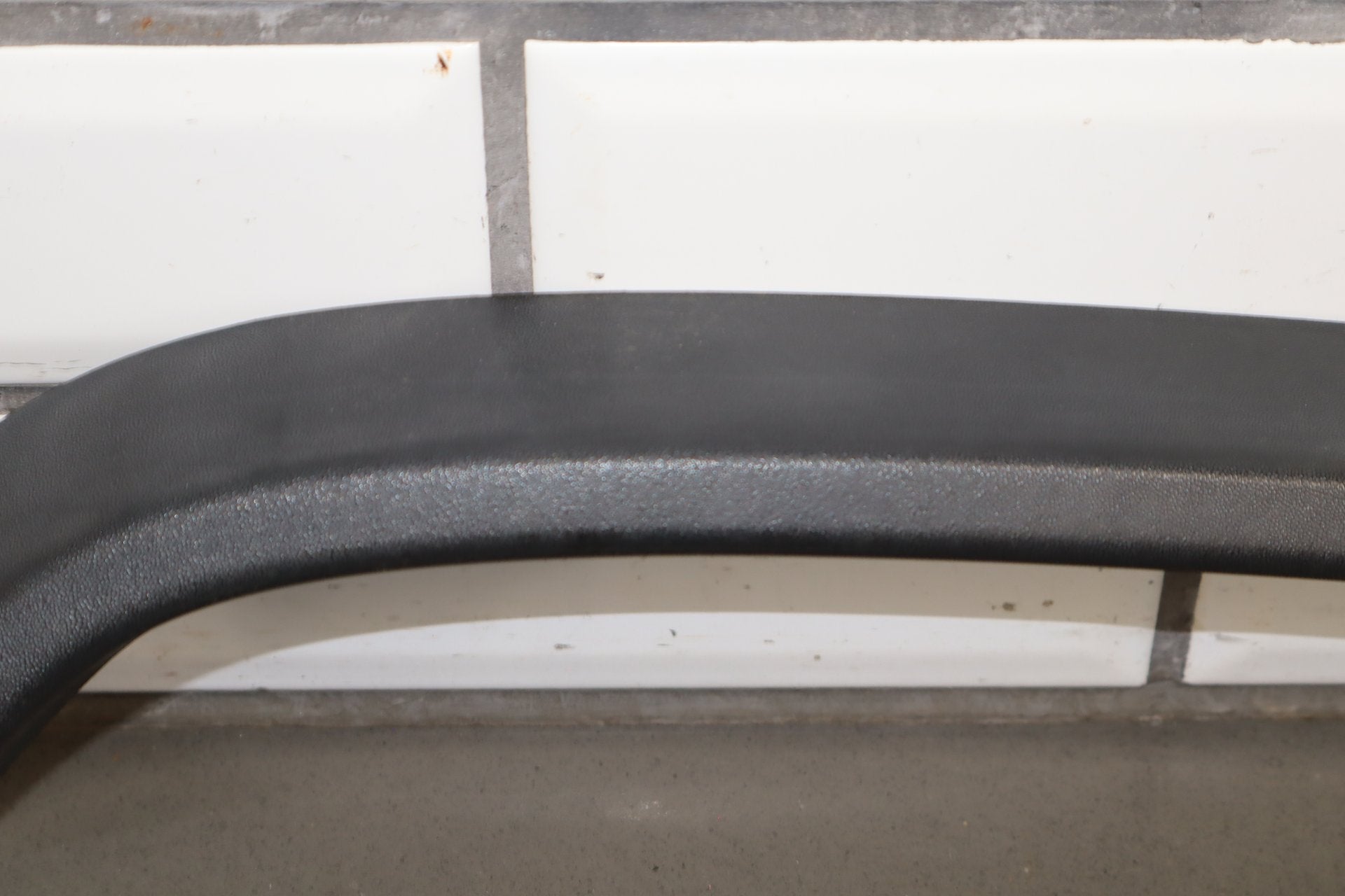 2003-2009 Hummer H2- Left Front Hood Flare Moulding 15200466