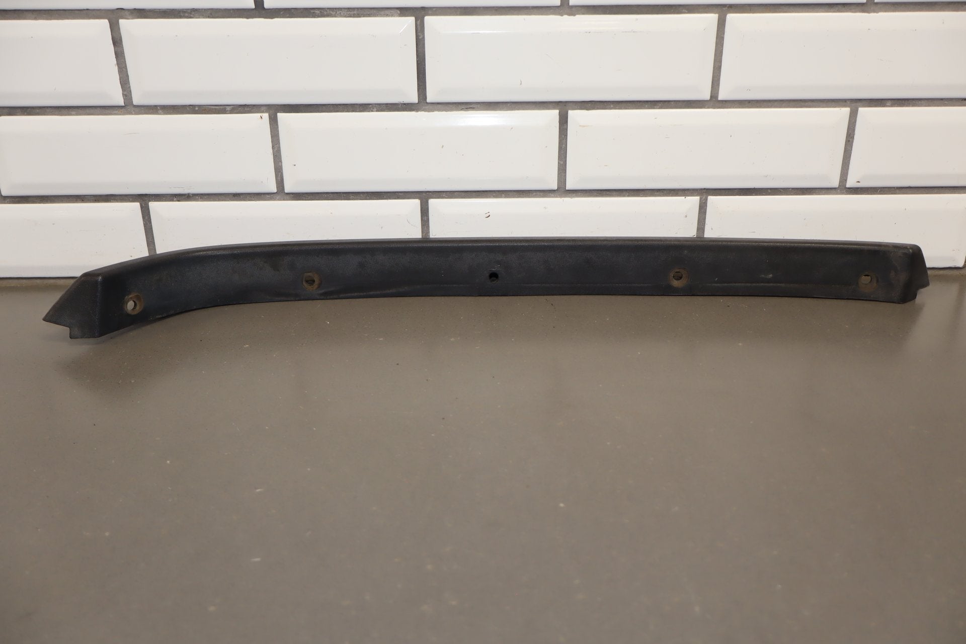 2003-2009 Hummer H2- Left Front Hood Flare Moulding 15200466